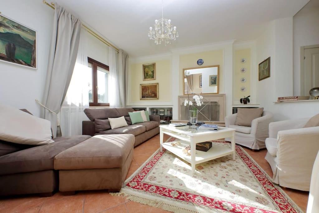 VILLA ROSA LUCIA Luxury&Relax- Apartment with PRIVATE POOL GARDEN Near Rome view 3