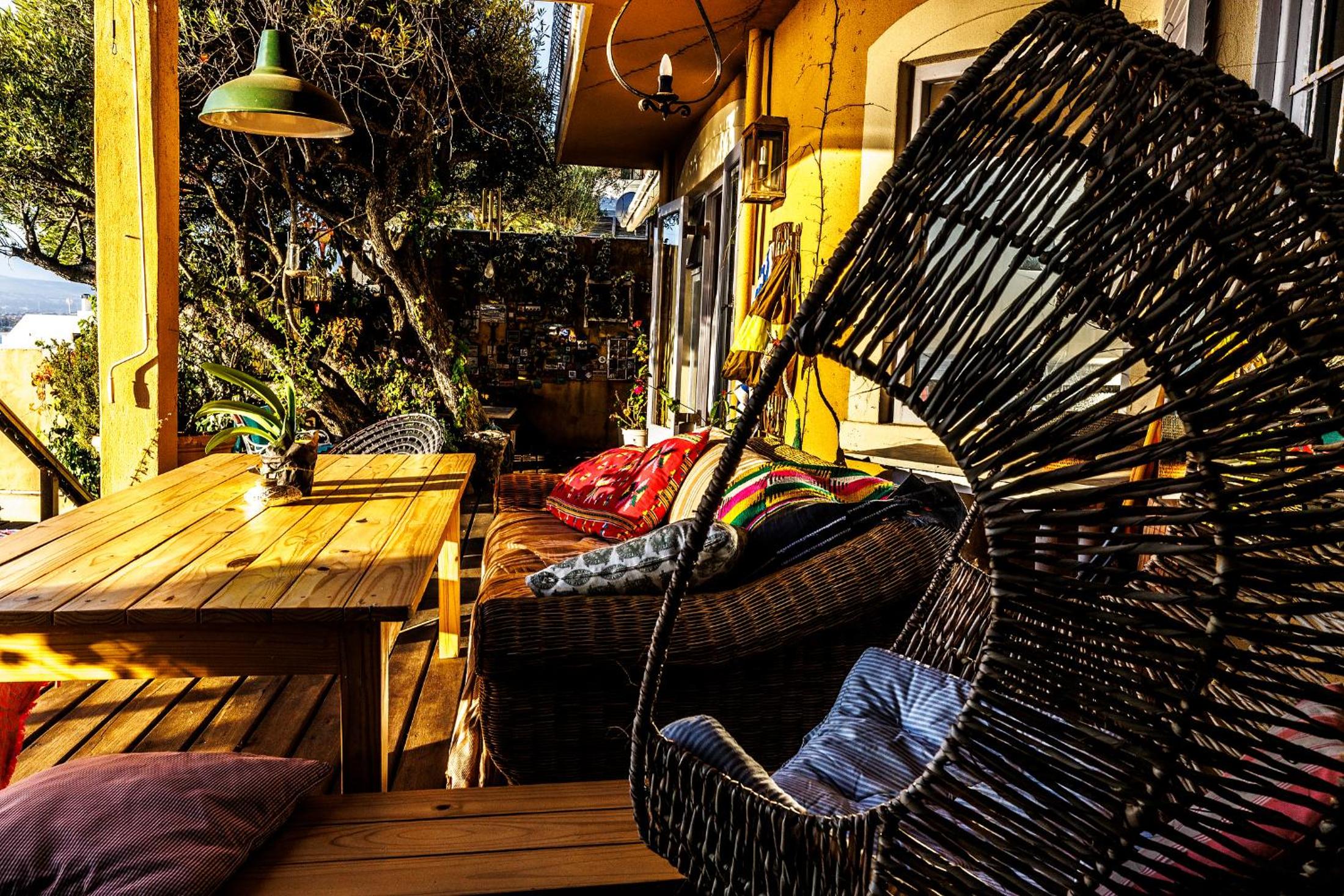 Cardamom Cottage, sleeps 3 and 1 min walk to beach view 4