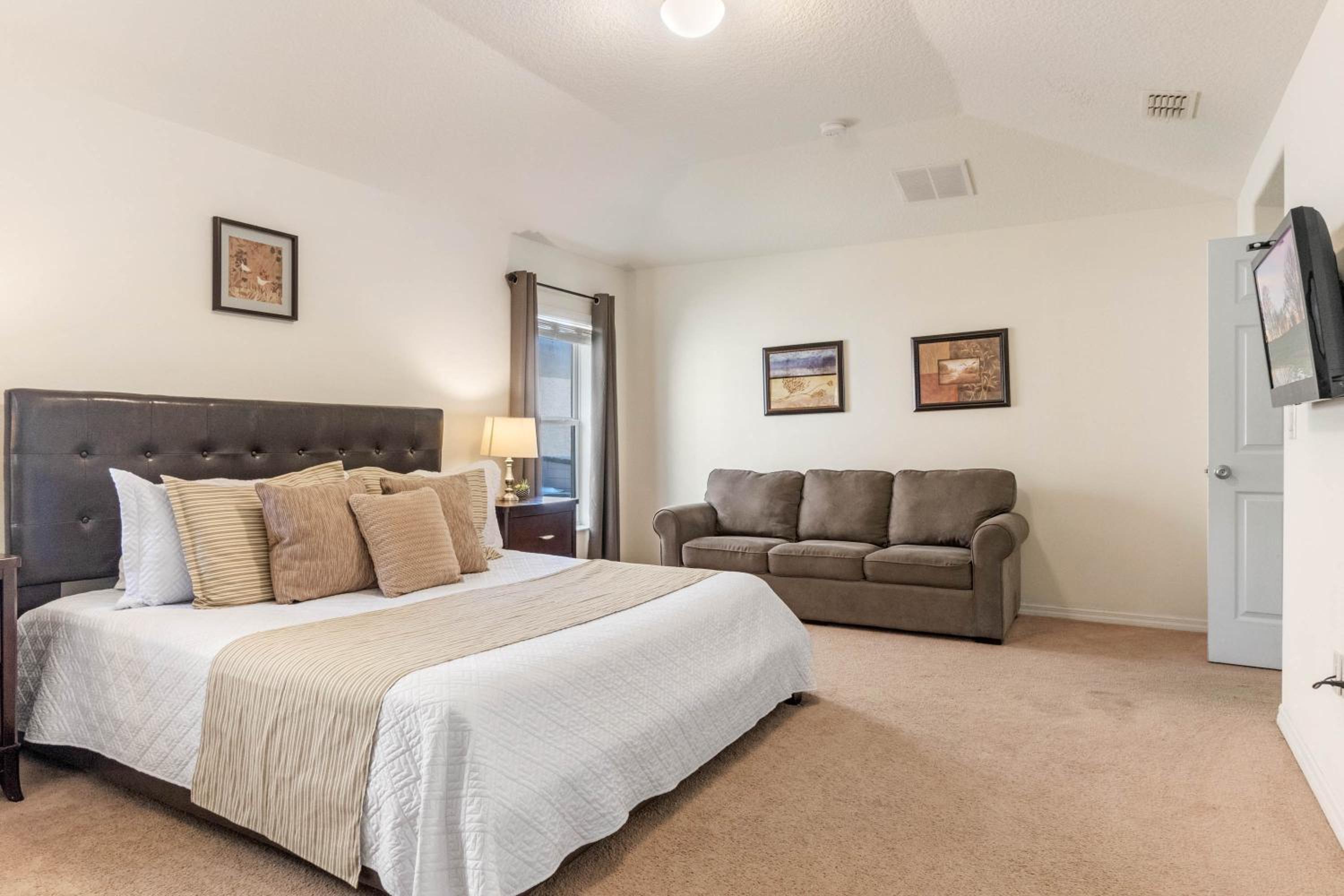 5 Bedrooms 3 Bathrooms Veranda Palms 4458 NP