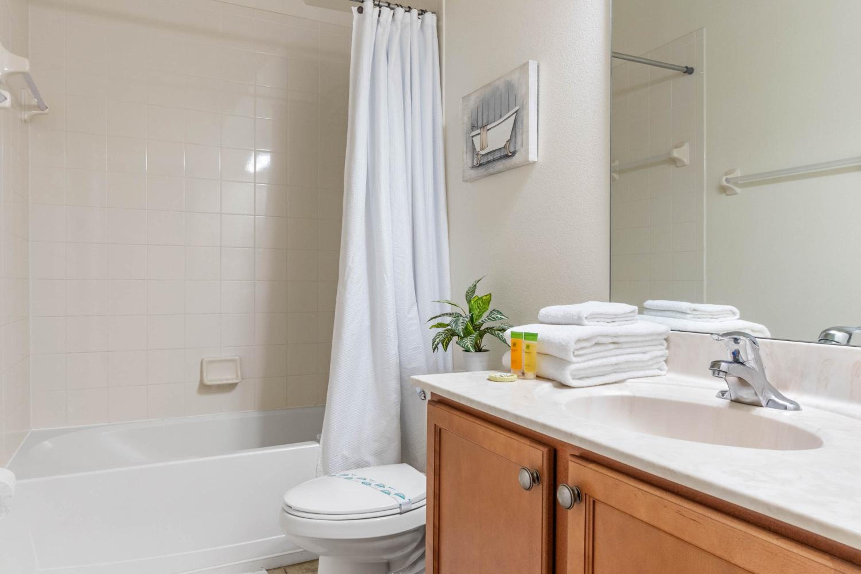 5 Bedrooms 3 Bathrooms Veranda Palms 4458 NP