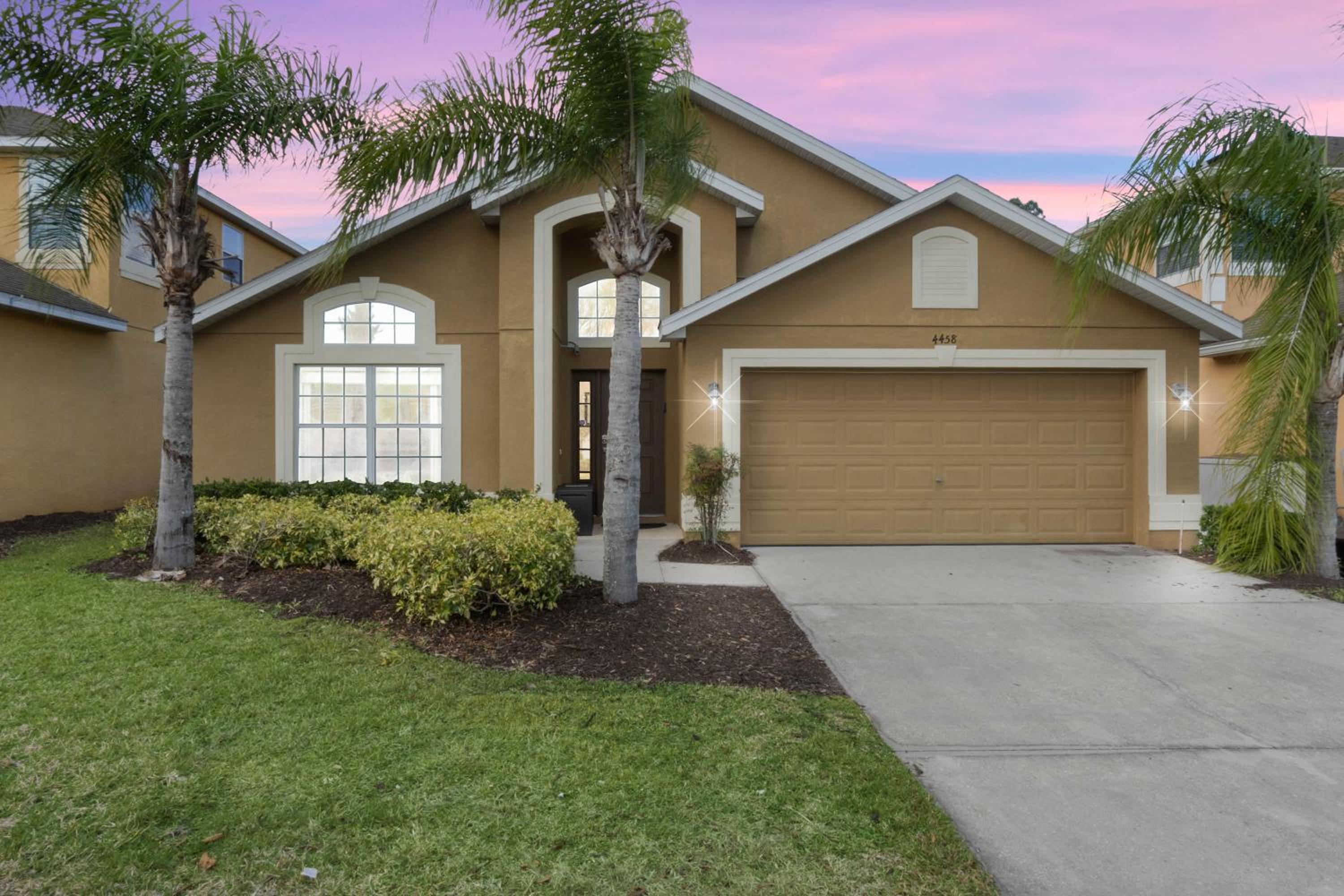 5 Bedrooms 3 Bathrooms Veranda Palms 4458 NP