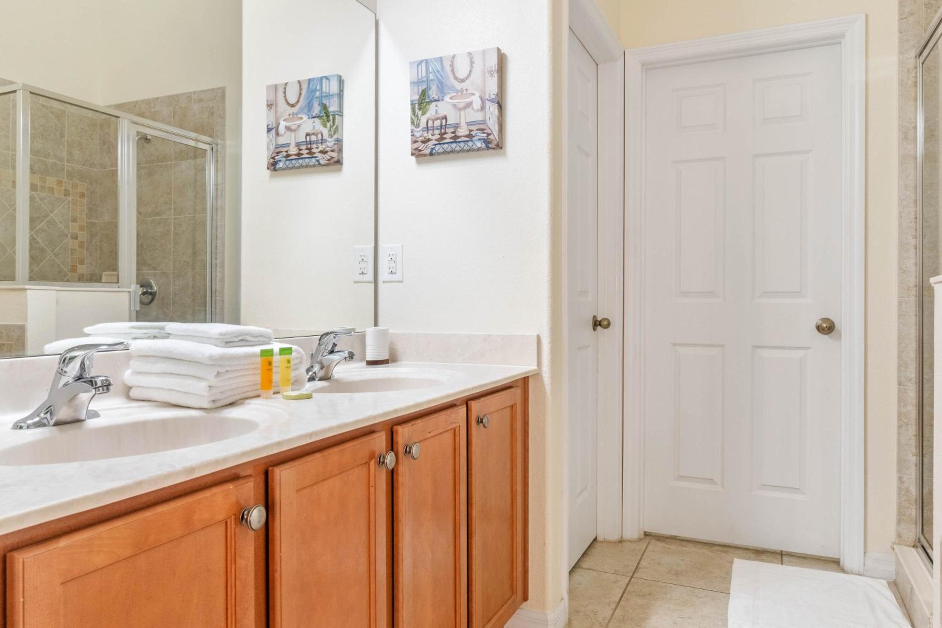 5 Bedrooms 3 Bathrooms Veranda Palms 4458 NP