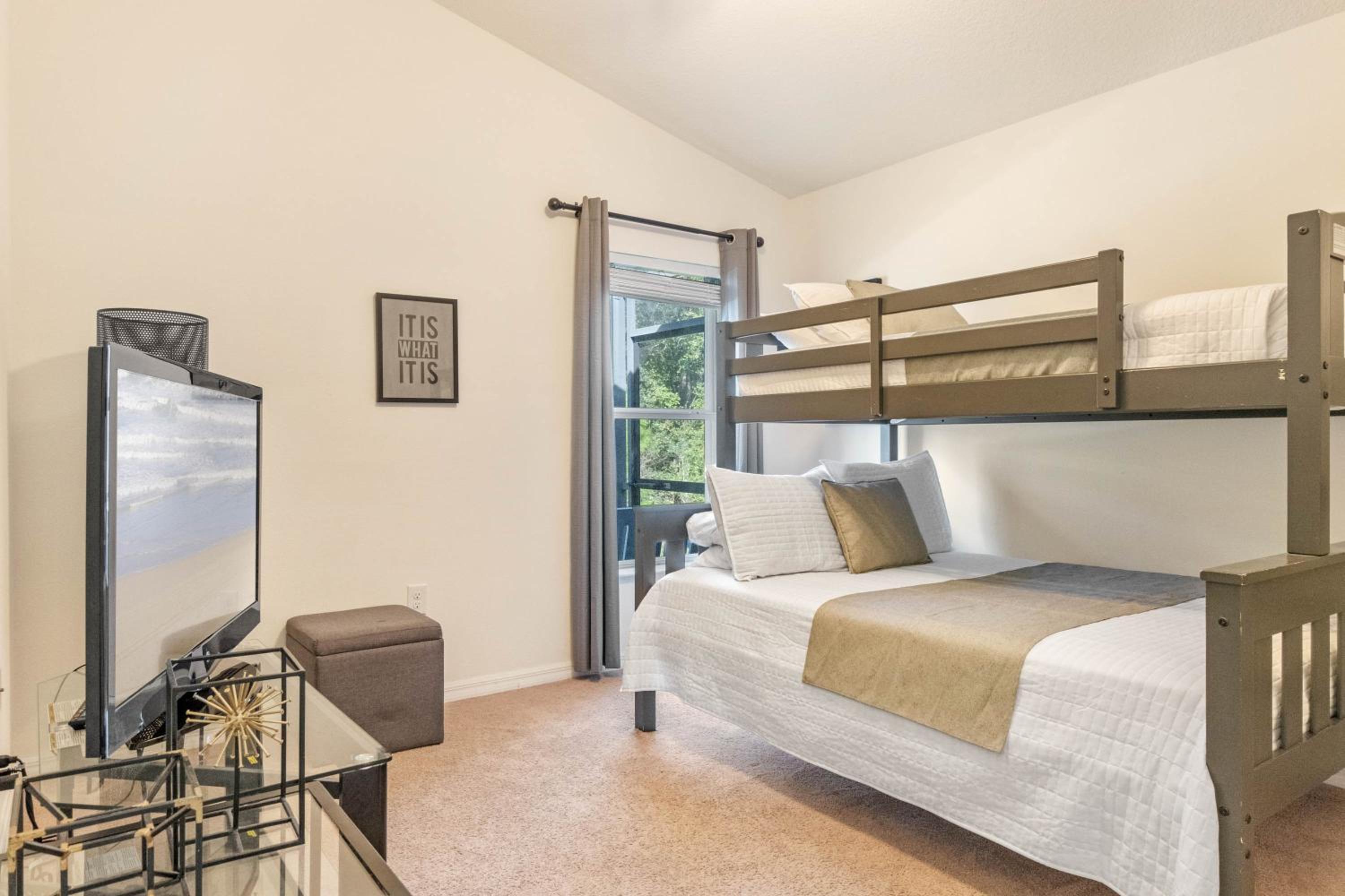 5 Bedrooms 3 Bathrooms Veranda Palms 4458 NP