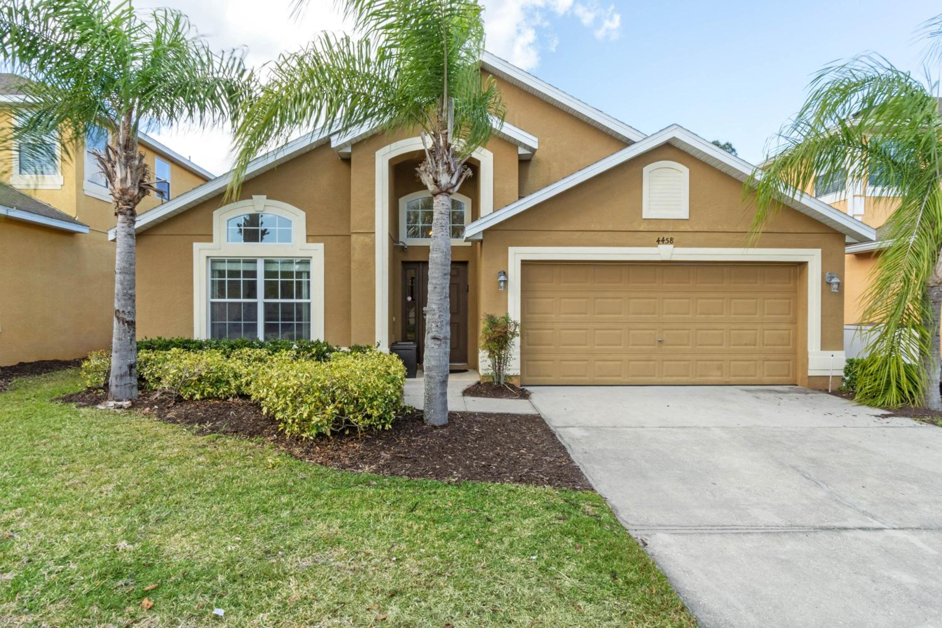 5 Bedrooms 3 Bathrooms Veranda Palms 4458 NP