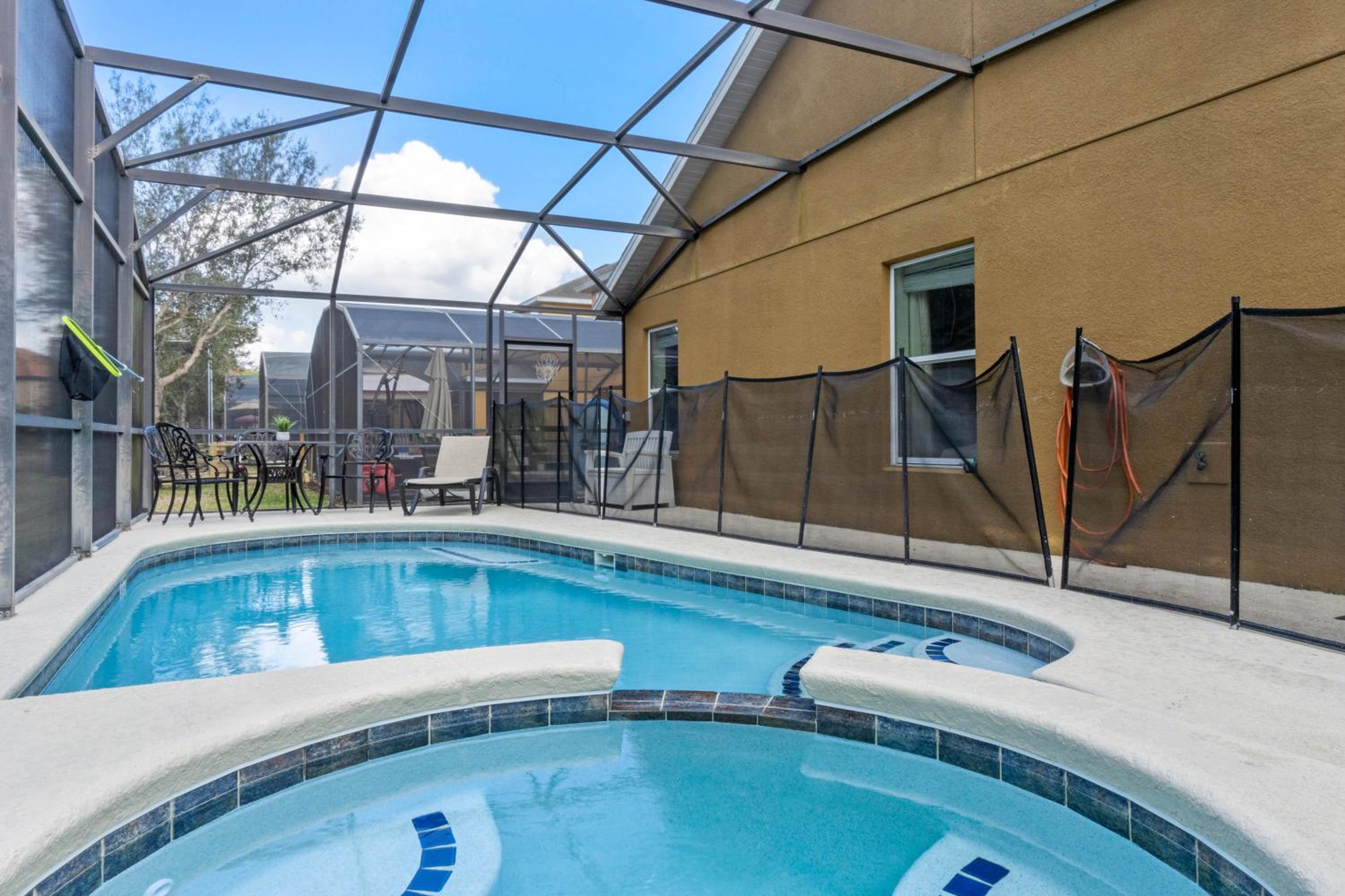 5 Bedrooms 3 Bathrooms Veranda Palms 4458 NP