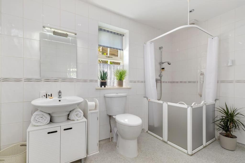 Luxury three bedroom coastal cottage view 4