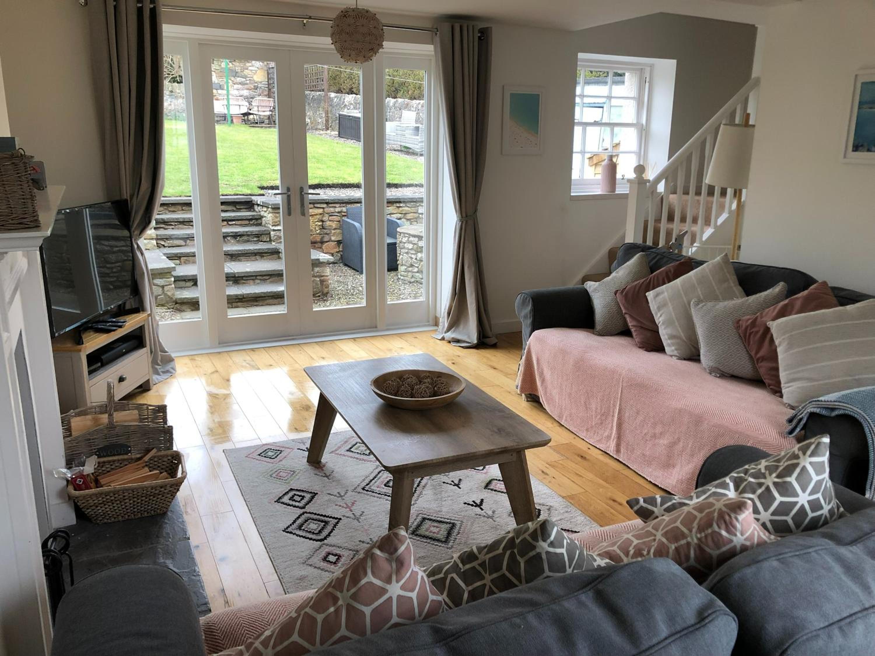 Jasmine Cottage, sleeps 5 near Elie, with garden view 3