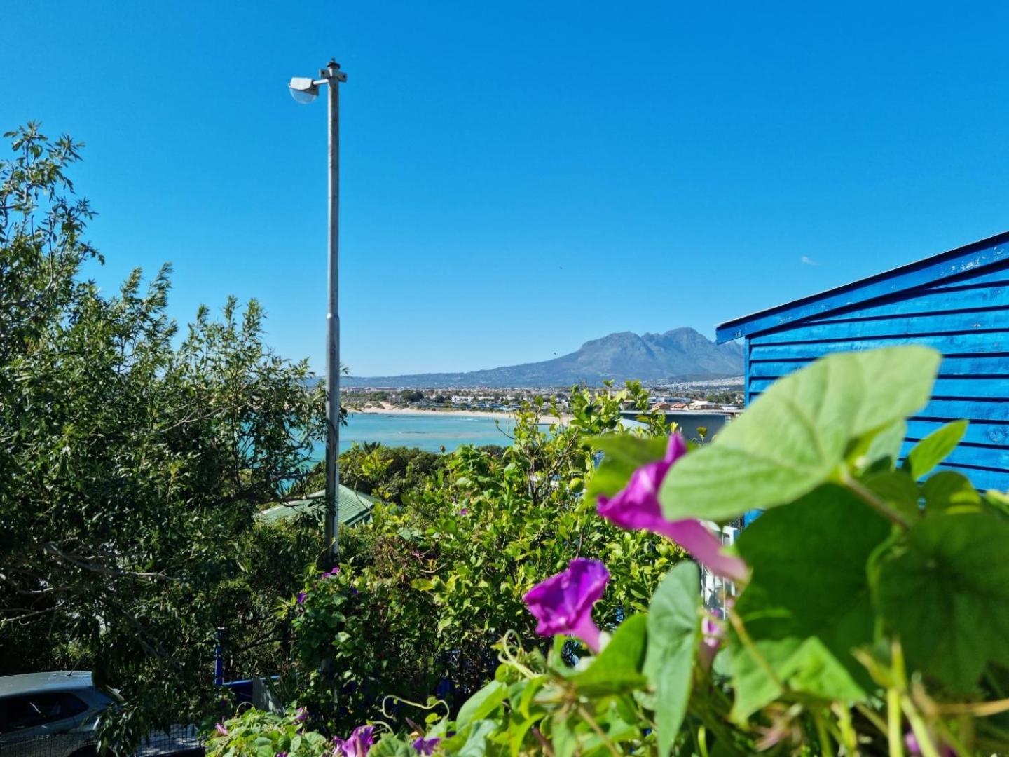 'BoStrand' - Private and Central, only 2 min walk to beach - sleeps 2 view 5