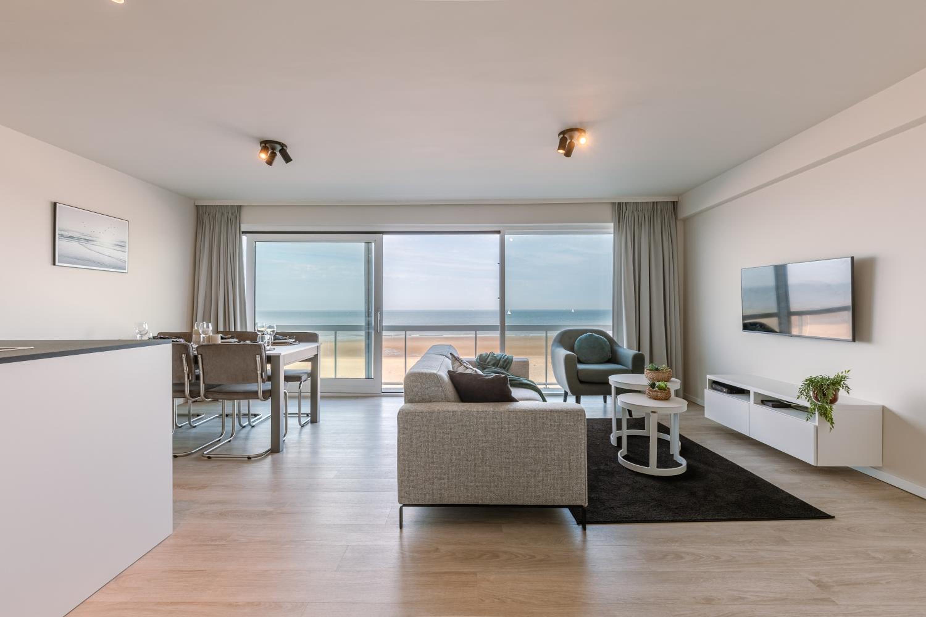 Beautiful Luxury Apartment on Amazing location with Sea view - T17