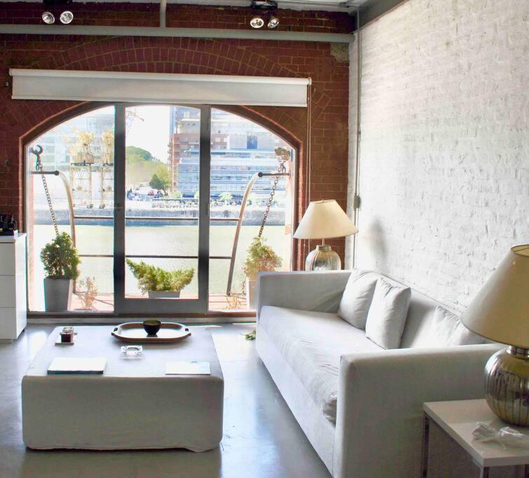 Hermoso departamento en Puerto Madero con vista al río