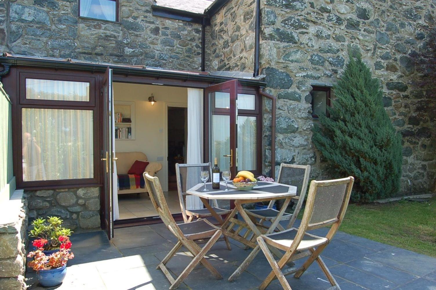 Henborth Mawr Cottage in Talybont view 5