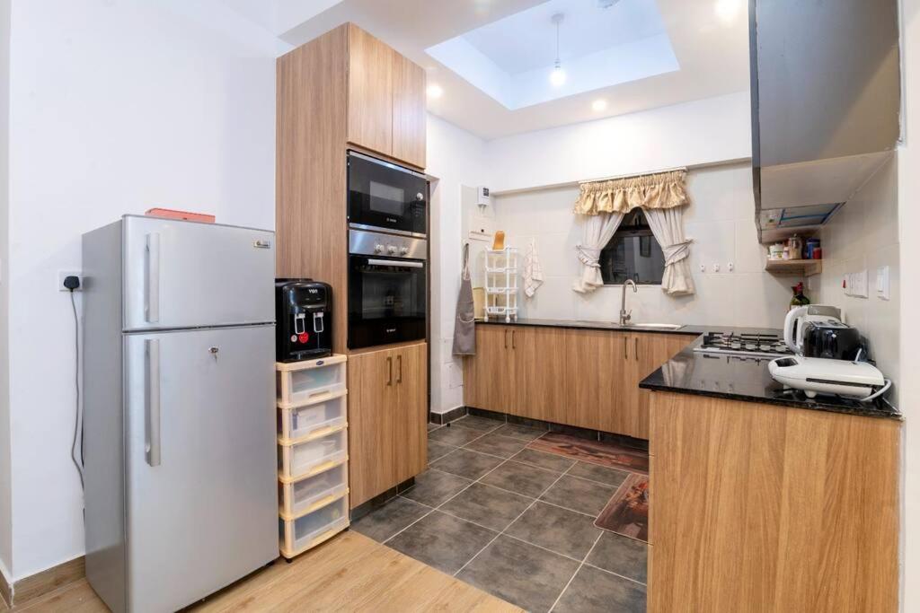 Luxury Oasis: 2 BR Haven in Prime suburb view 2