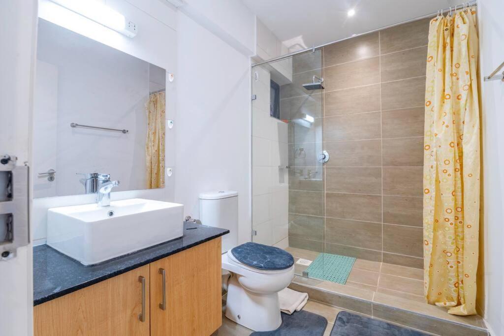Luxury Oasis: 2 BR Haven in Prime suburb view 5