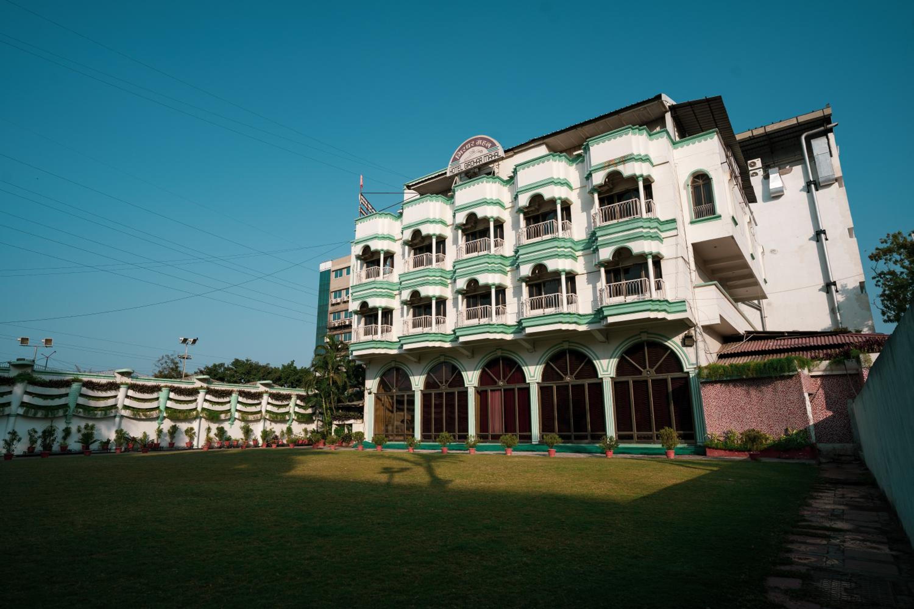 HOTEL GIRDHAR MAHAL view 2