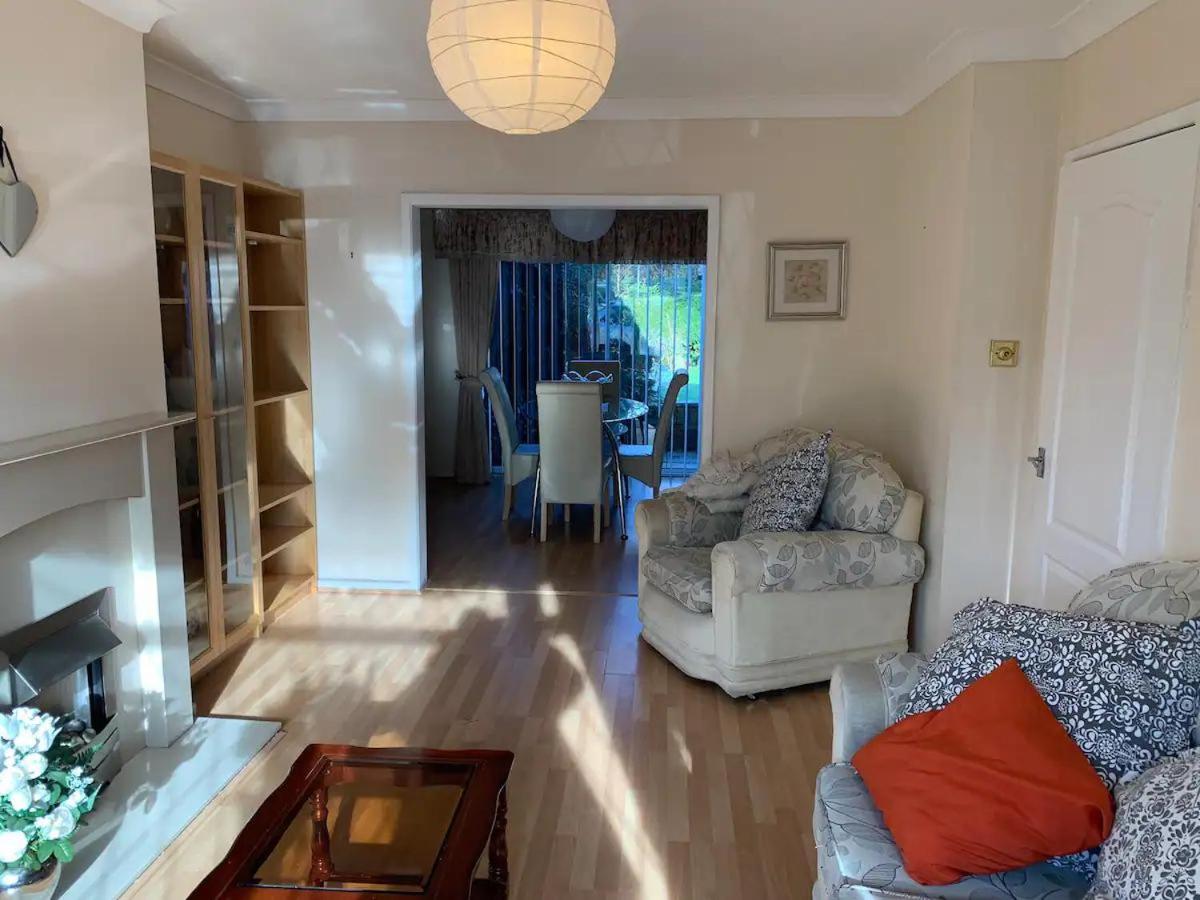Stunning 3-Bed House in Cheadle view 2
