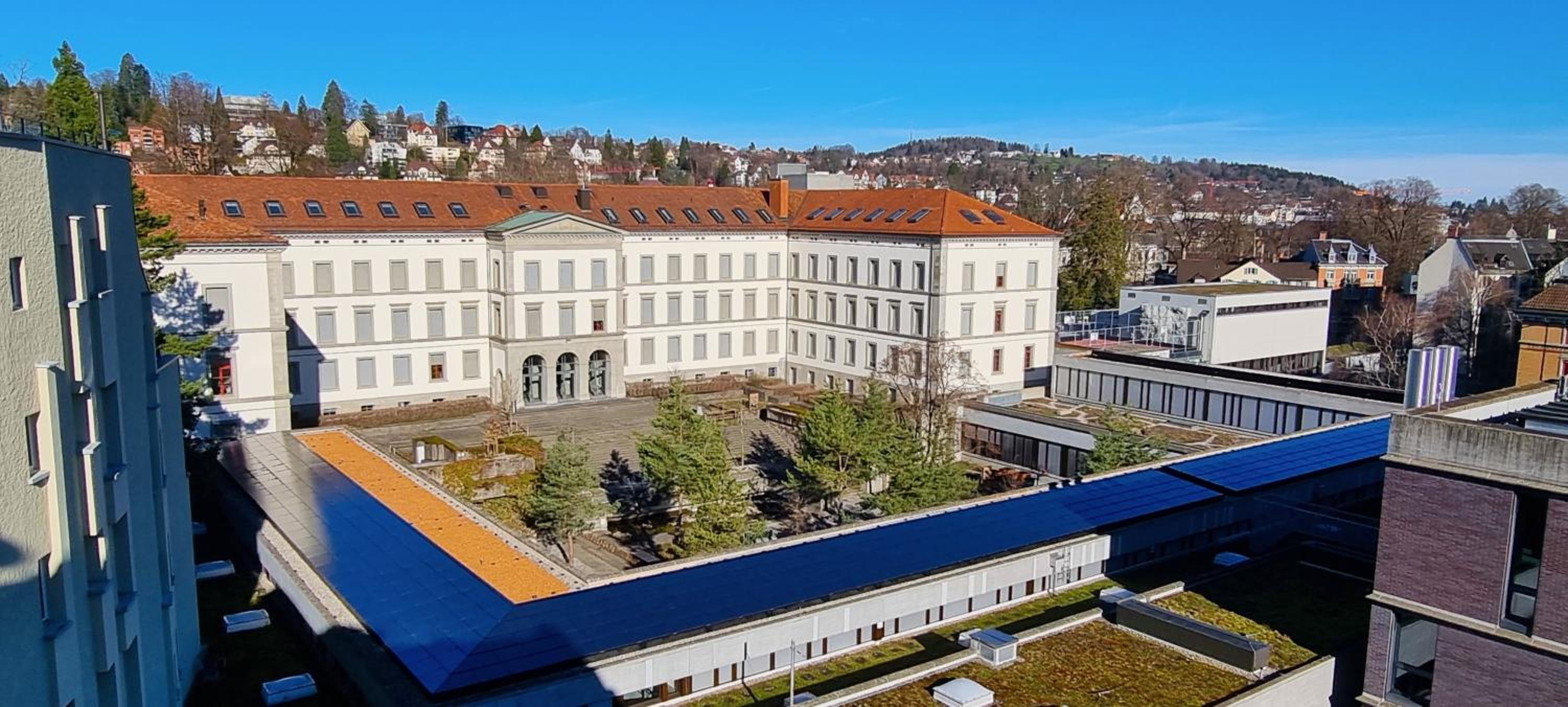 Ruhige, neue Dachwohnung an Altstadt, nähe Messe