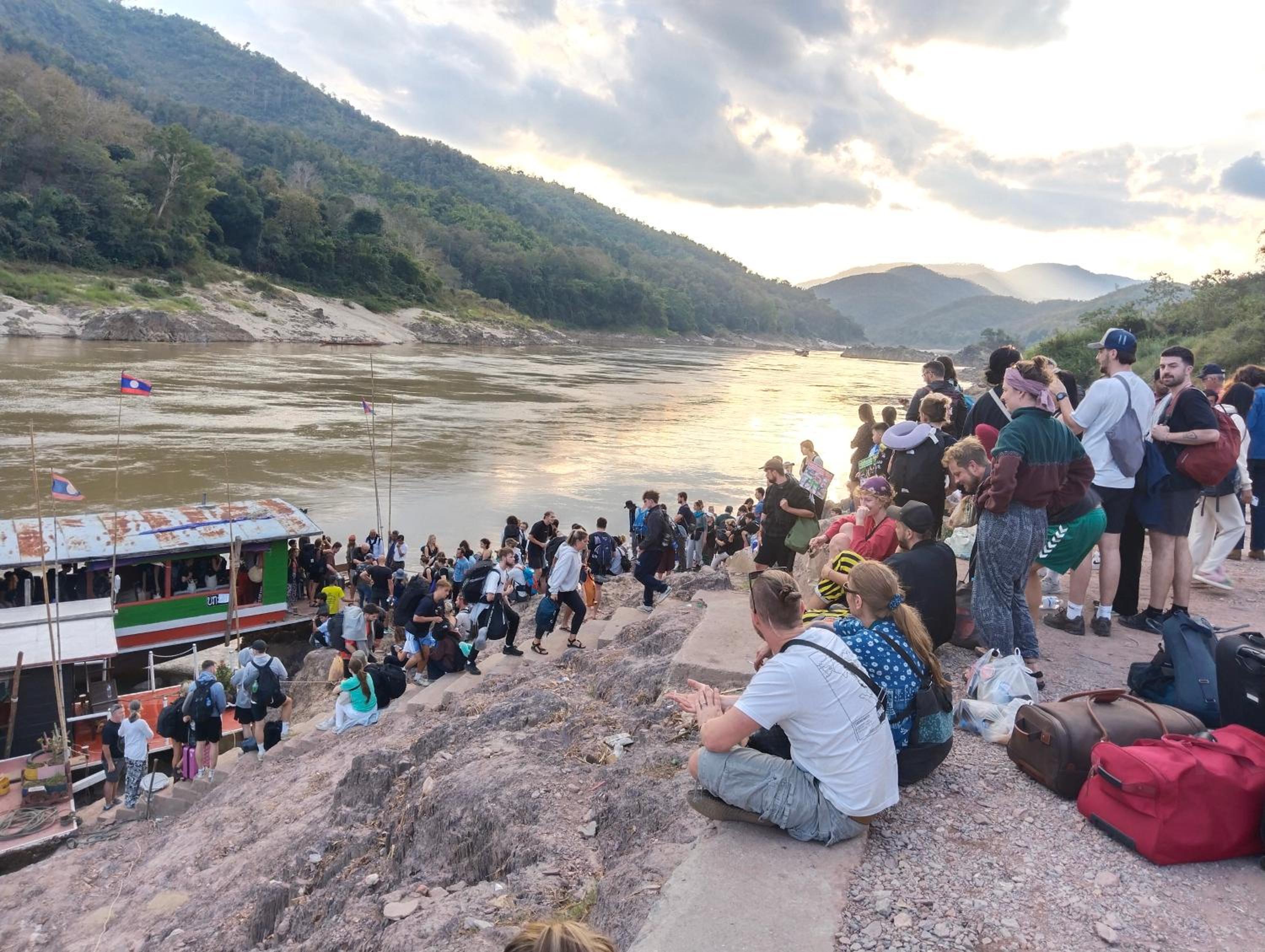 99 BACKPACKERS pakbeng