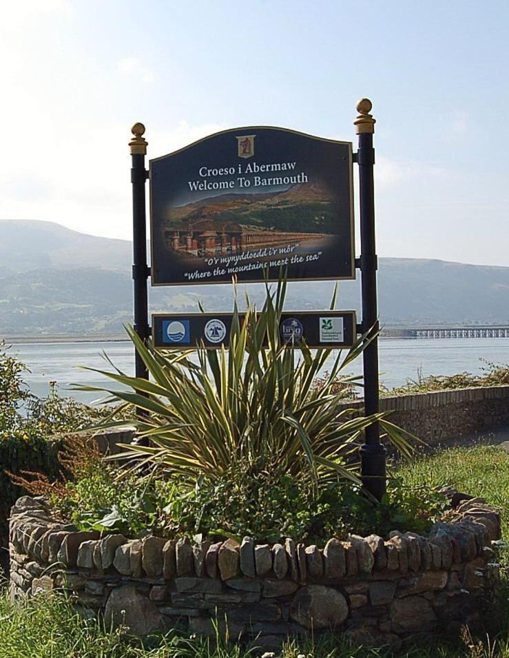 Aelfor Cottage in Barmouth view 3