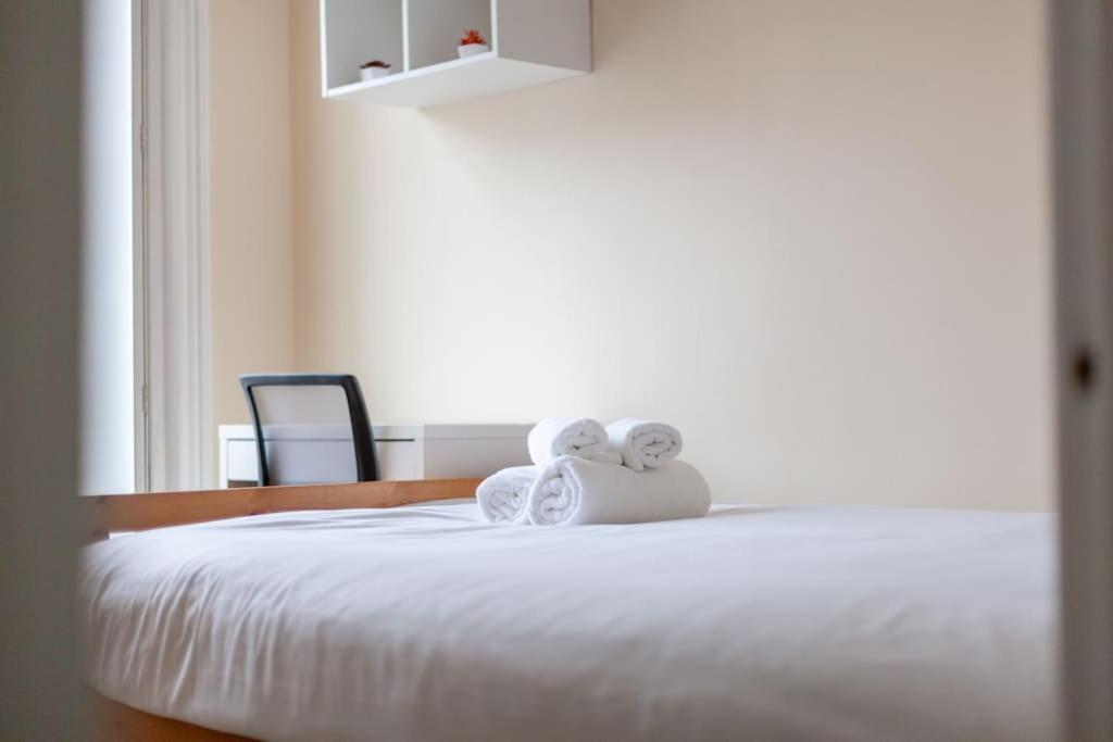 Spacious & Central 3-bed flat by popular Waterloo!