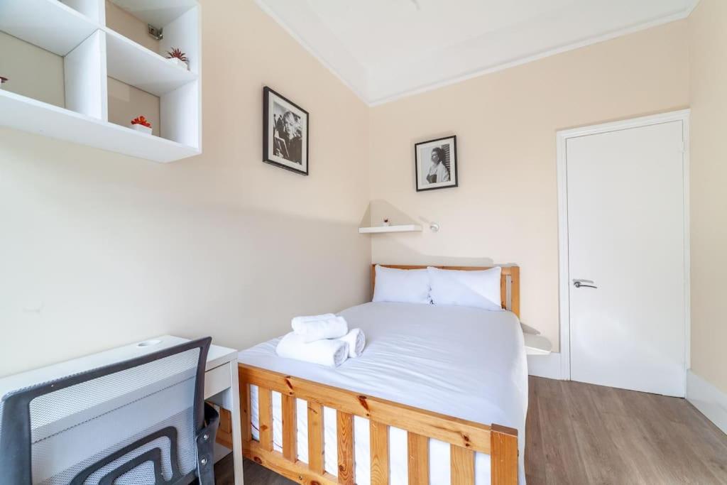 Spacious & Central 3-bed flat by popular Waterloo!