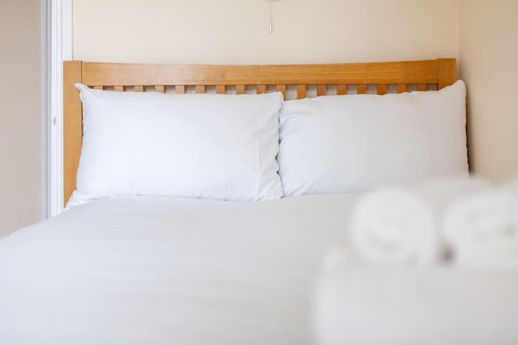 Spacious & Central 3-bed flat by popular Waterloo!