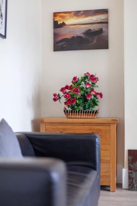 Spacious & Central 3-bed flat by popular Waterloo!