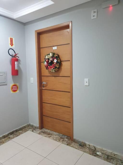 Apto. 3 quartos c/ suíte. Sacada c churrasqueira
