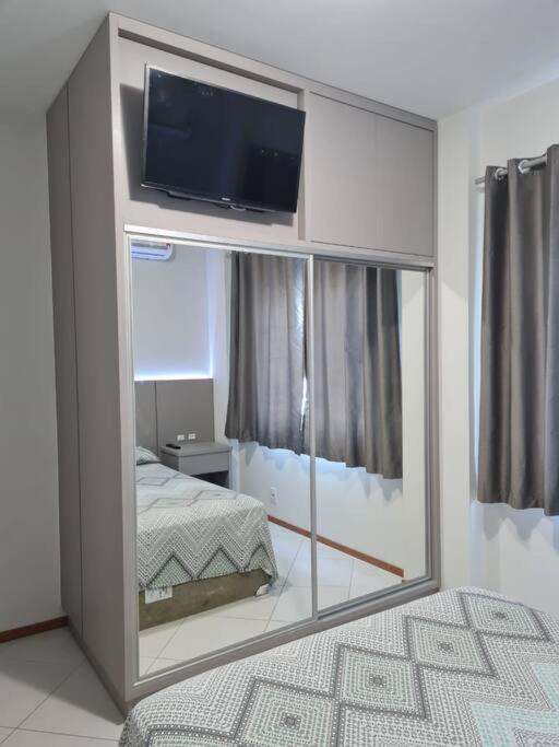 Apto. 3 quartos c/ suíte. Sacada c churrasqueira