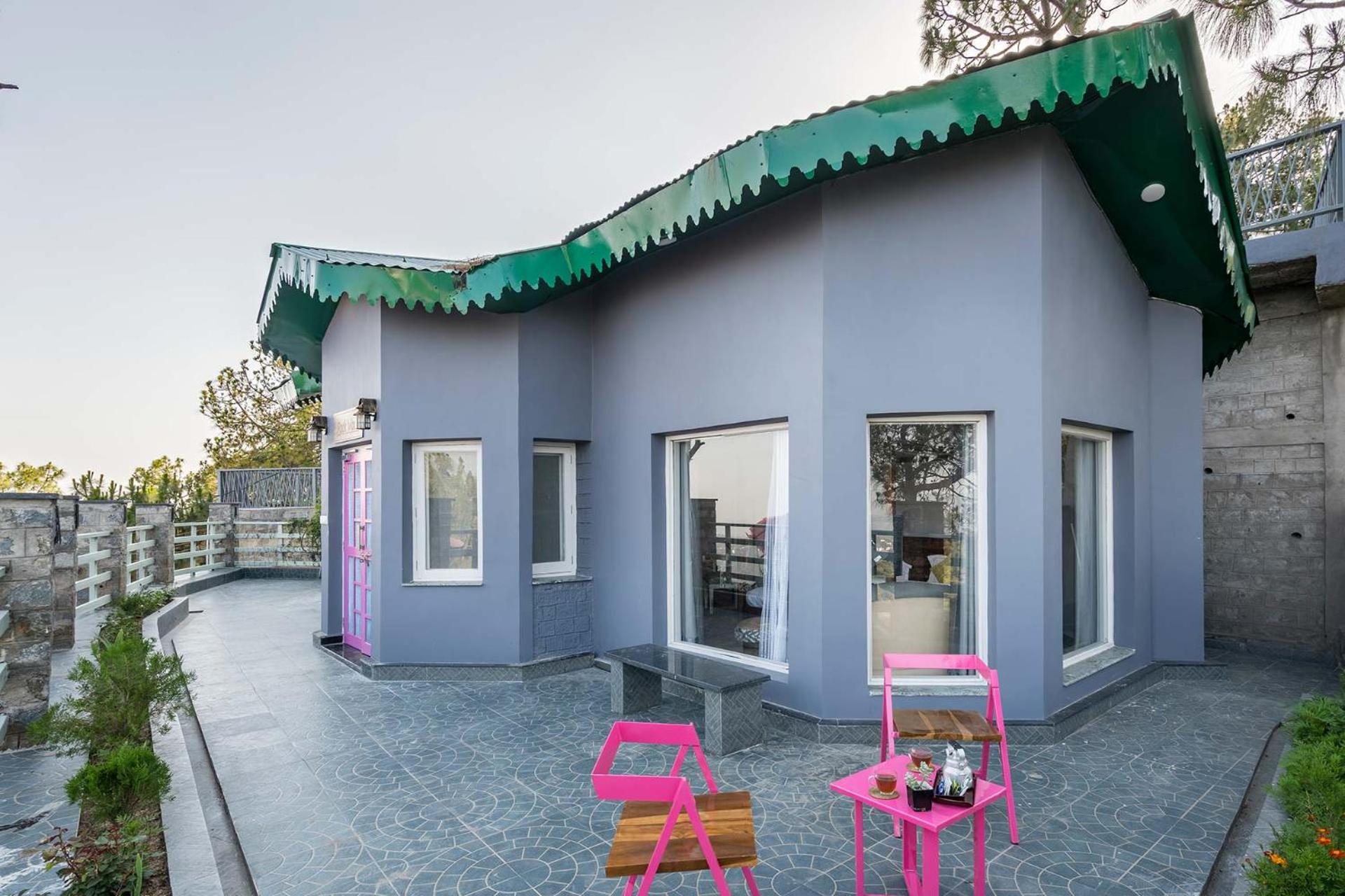 Serene By Sunkissed Villa - Luxury Villa in Kasauli - Lawn, Bonfire & Valley View