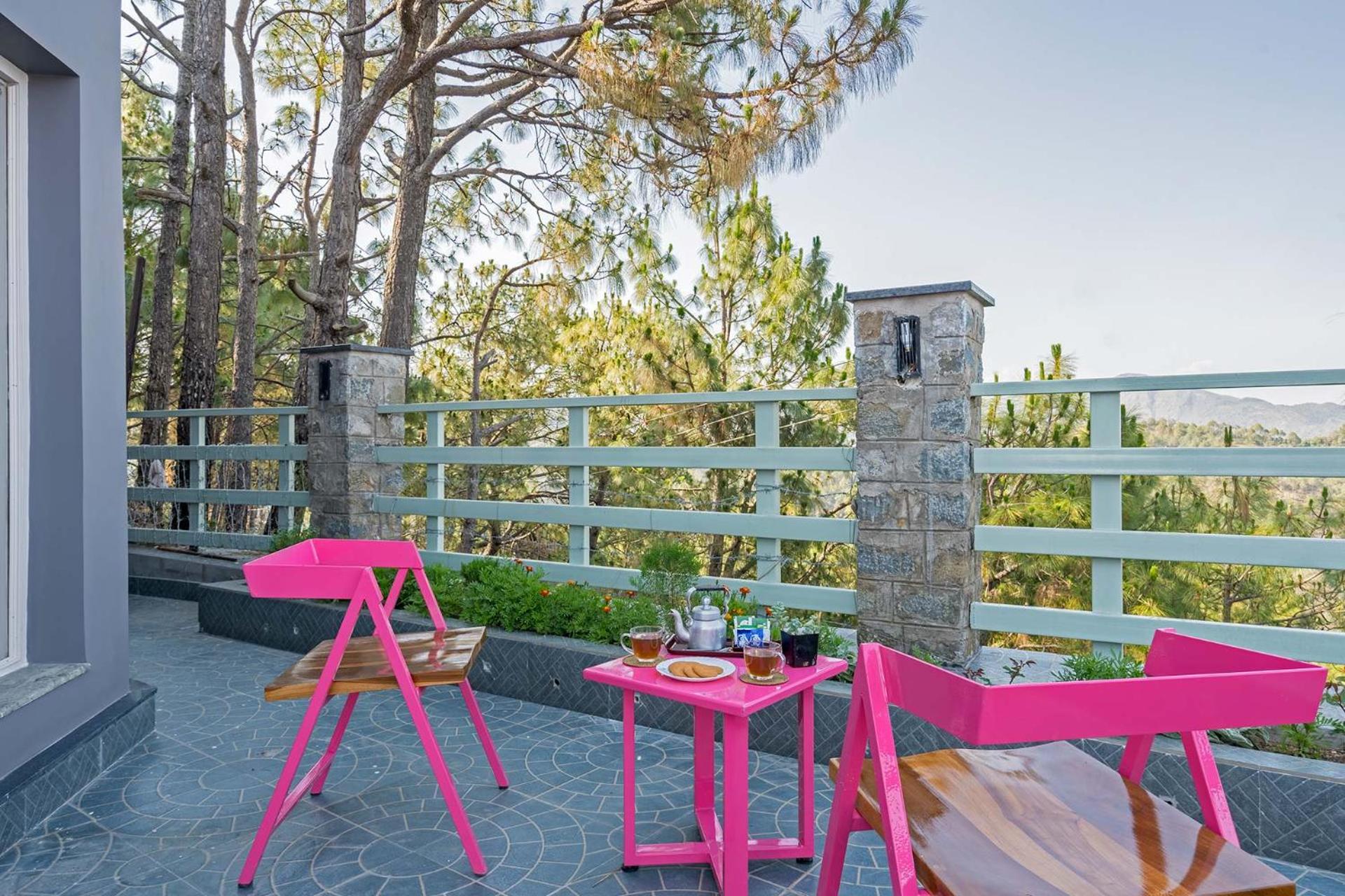 Serene By Sunkissed Villa - Luxury Villa in Kasauli - Lawn, Bonfire & Valley View