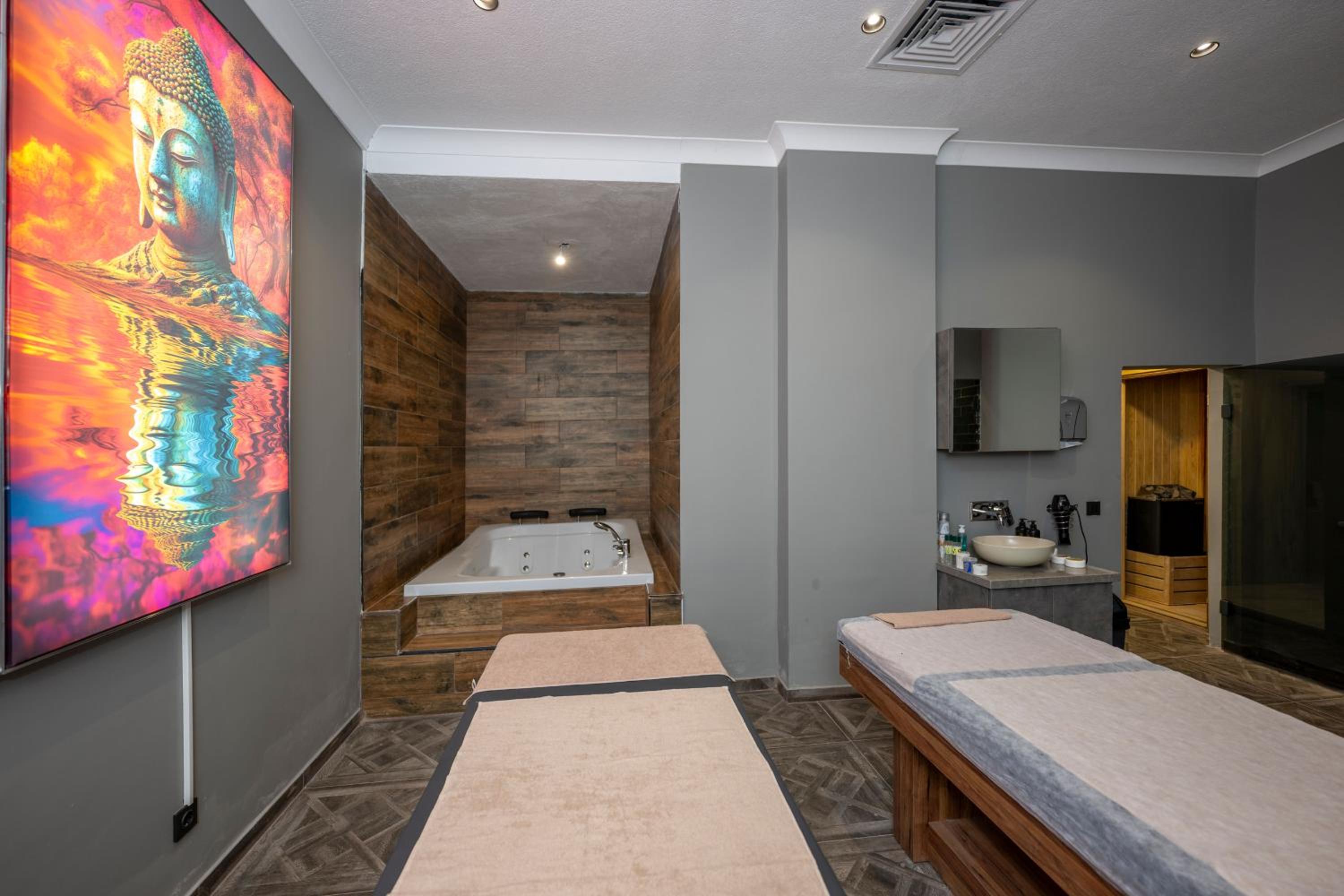 The Nirvanas Hotel - Image 38