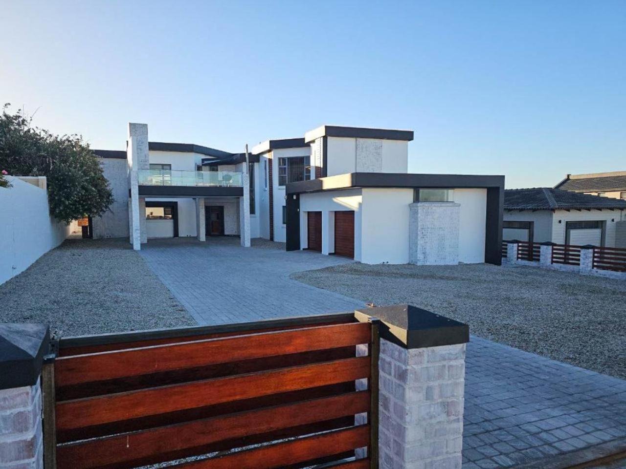 Yzerfontein Beach Accommodation