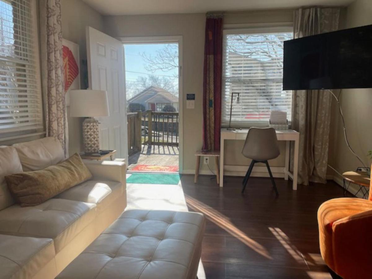 Family Friends and free parking close to downtown view 4