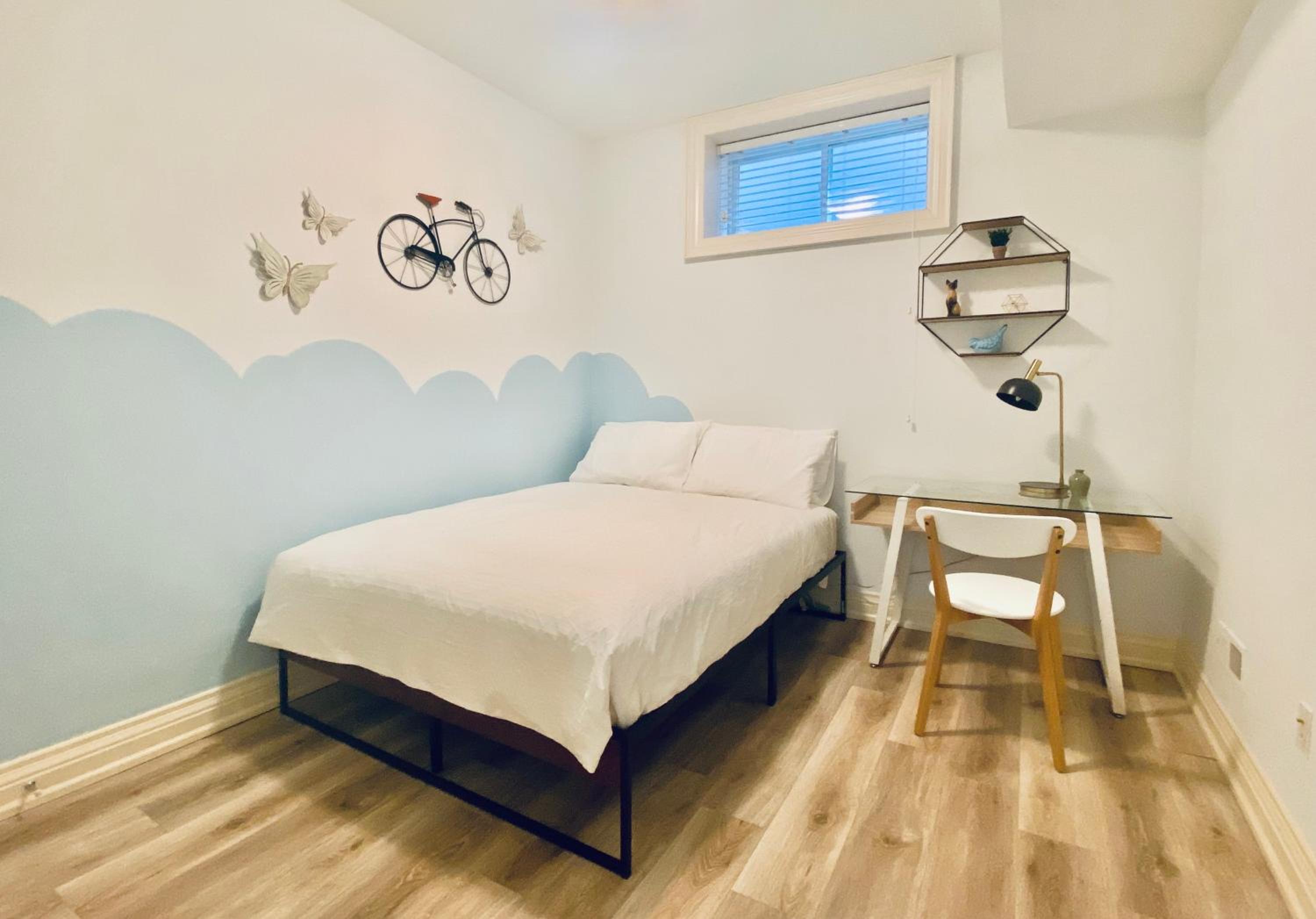 Stylish Private Suite with 2 Bedrooms in Midtown