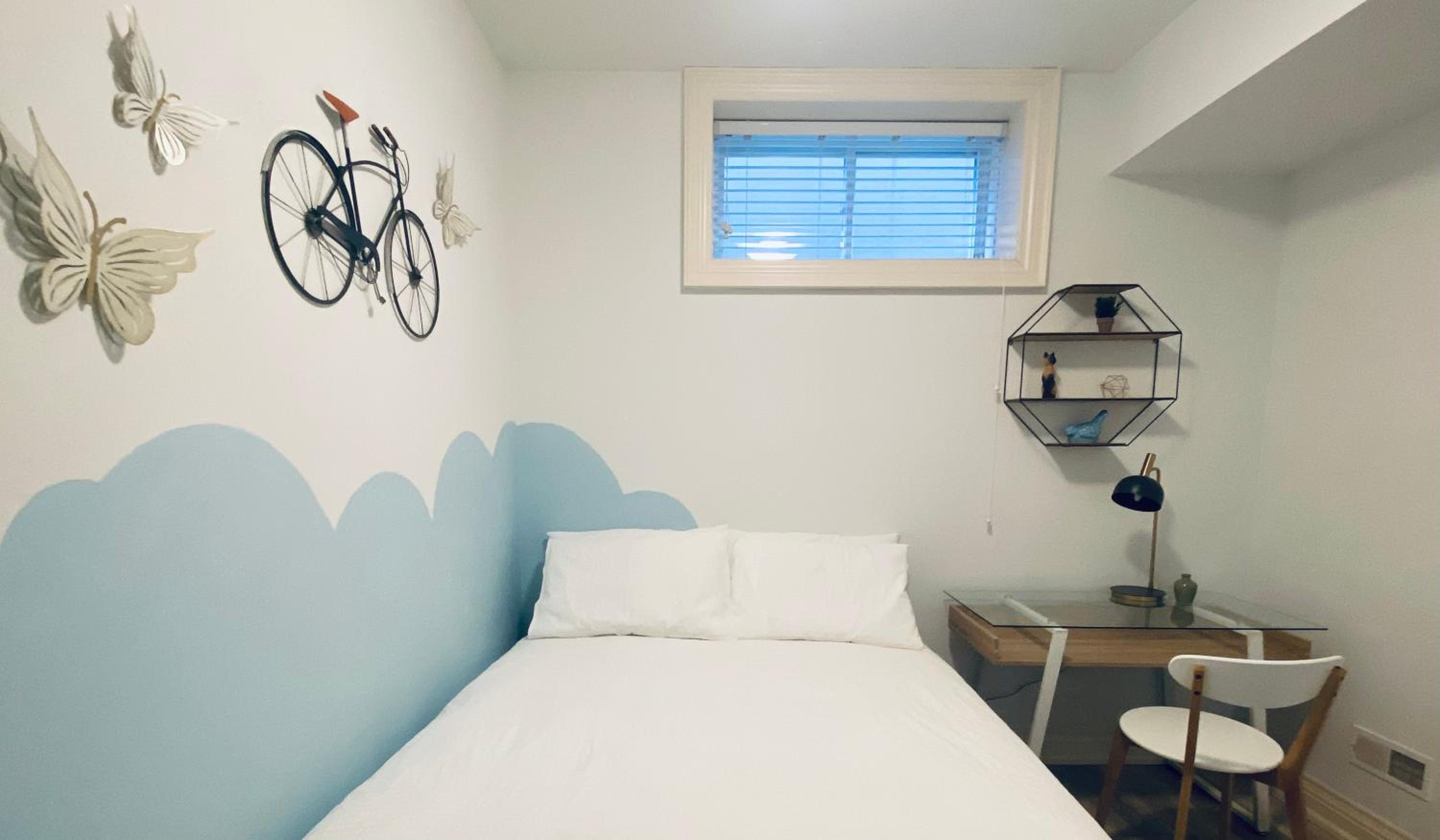 Stylish Private Suite with 2 Bedrooms in Midtown
