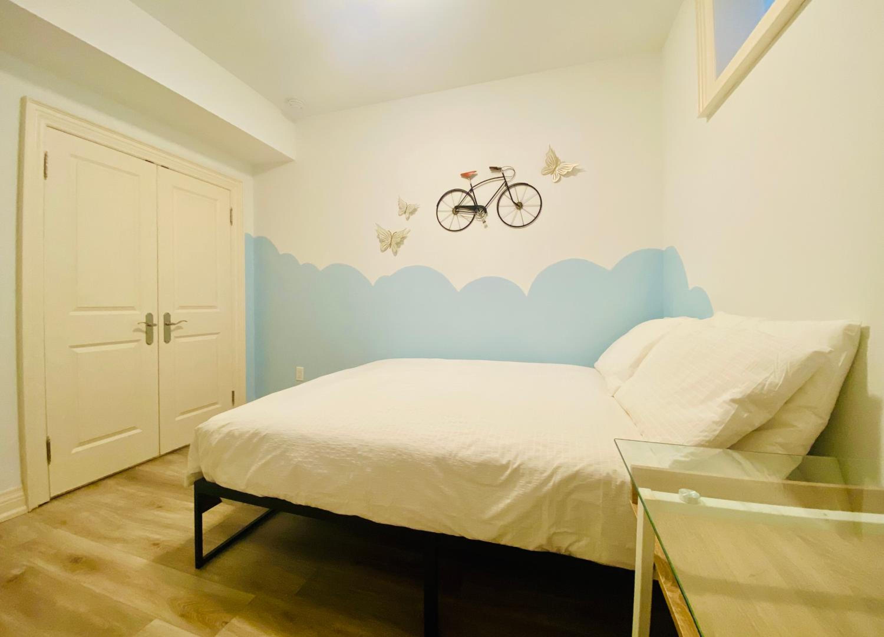 Stylish Private Suite with 2 Bedrooms in Midtown