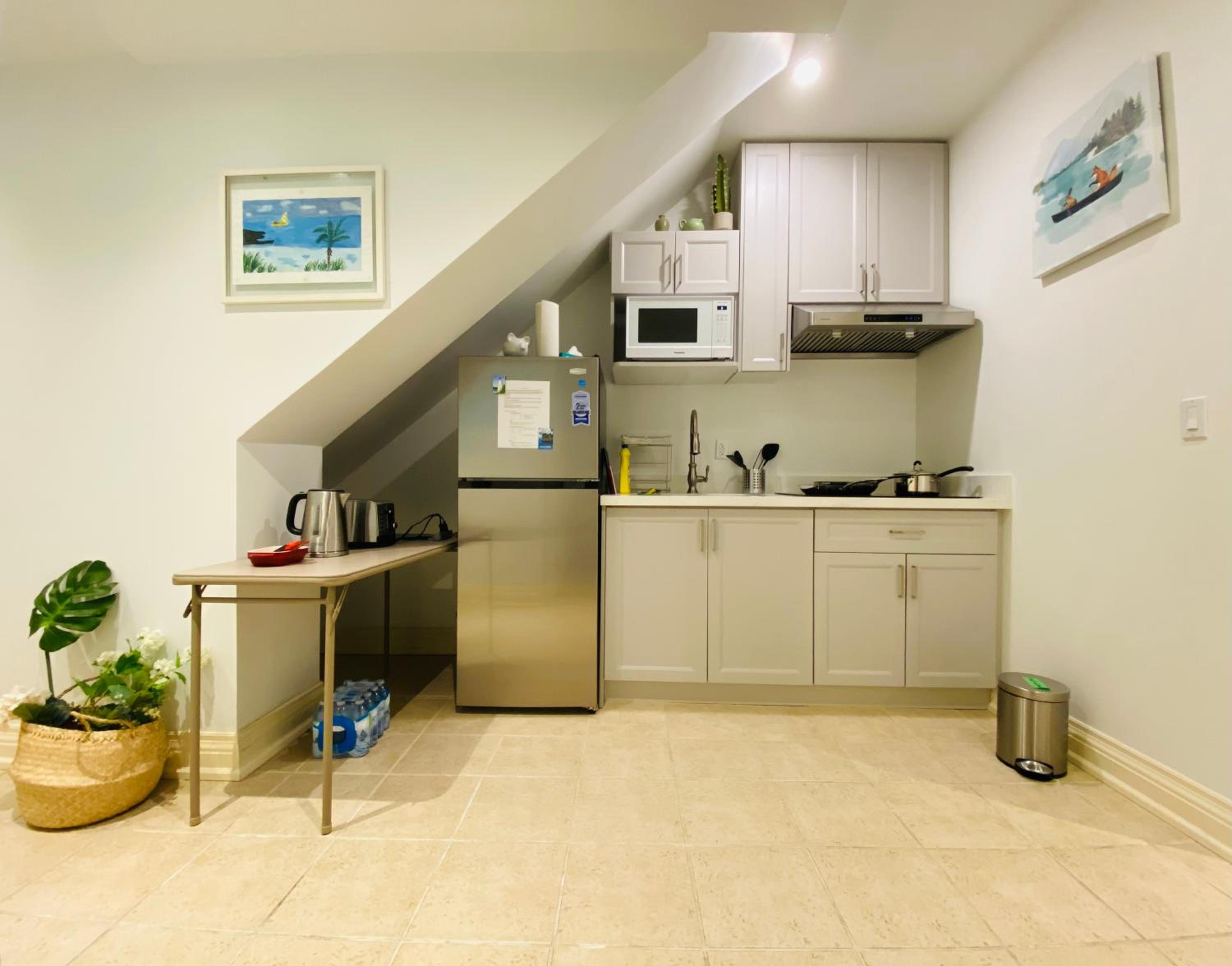 Stylish Private Suite with 2 Bedrooms in Midtown