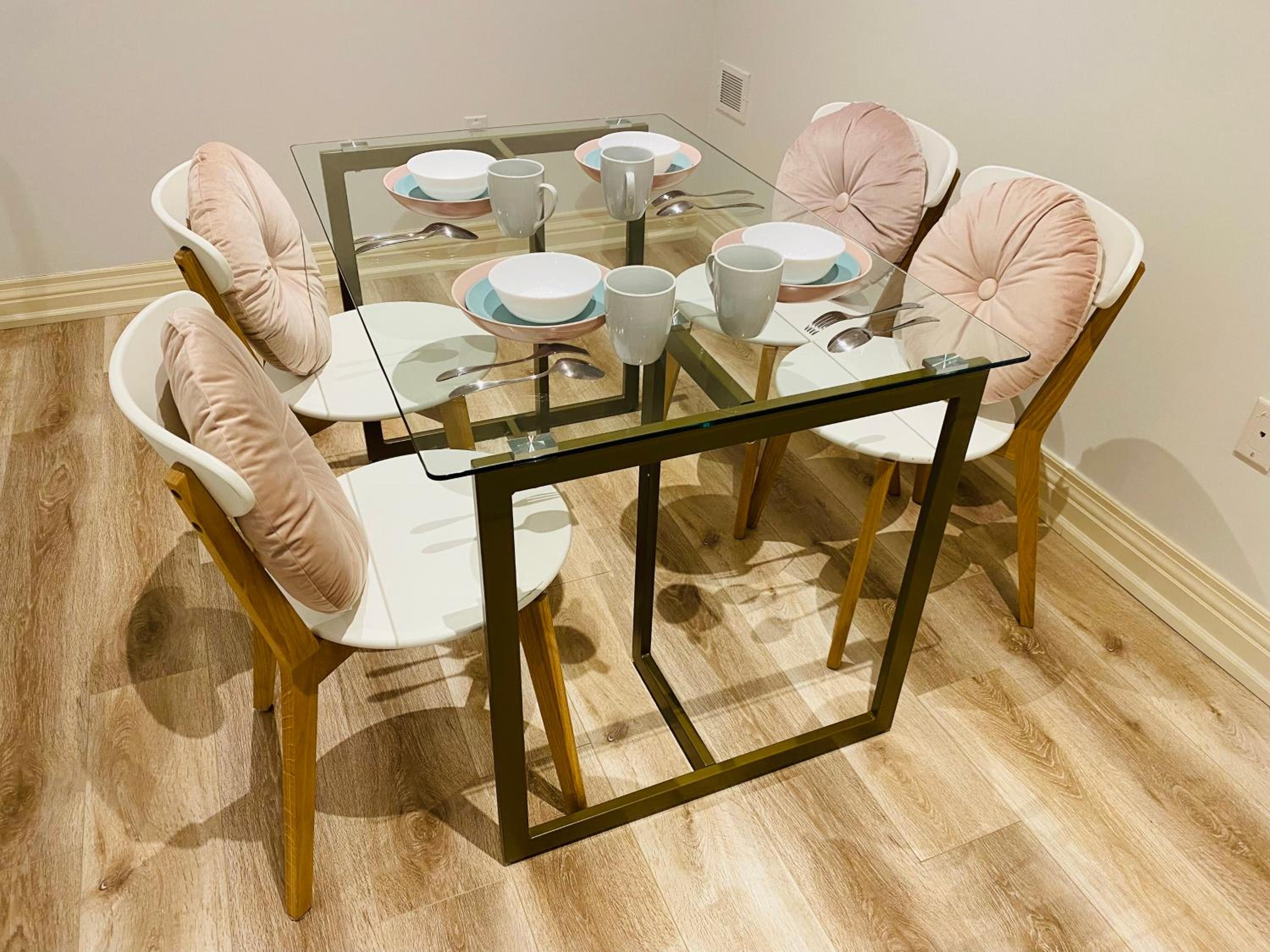 Stylish Private Suite with 2 Bedrooms in Midtown