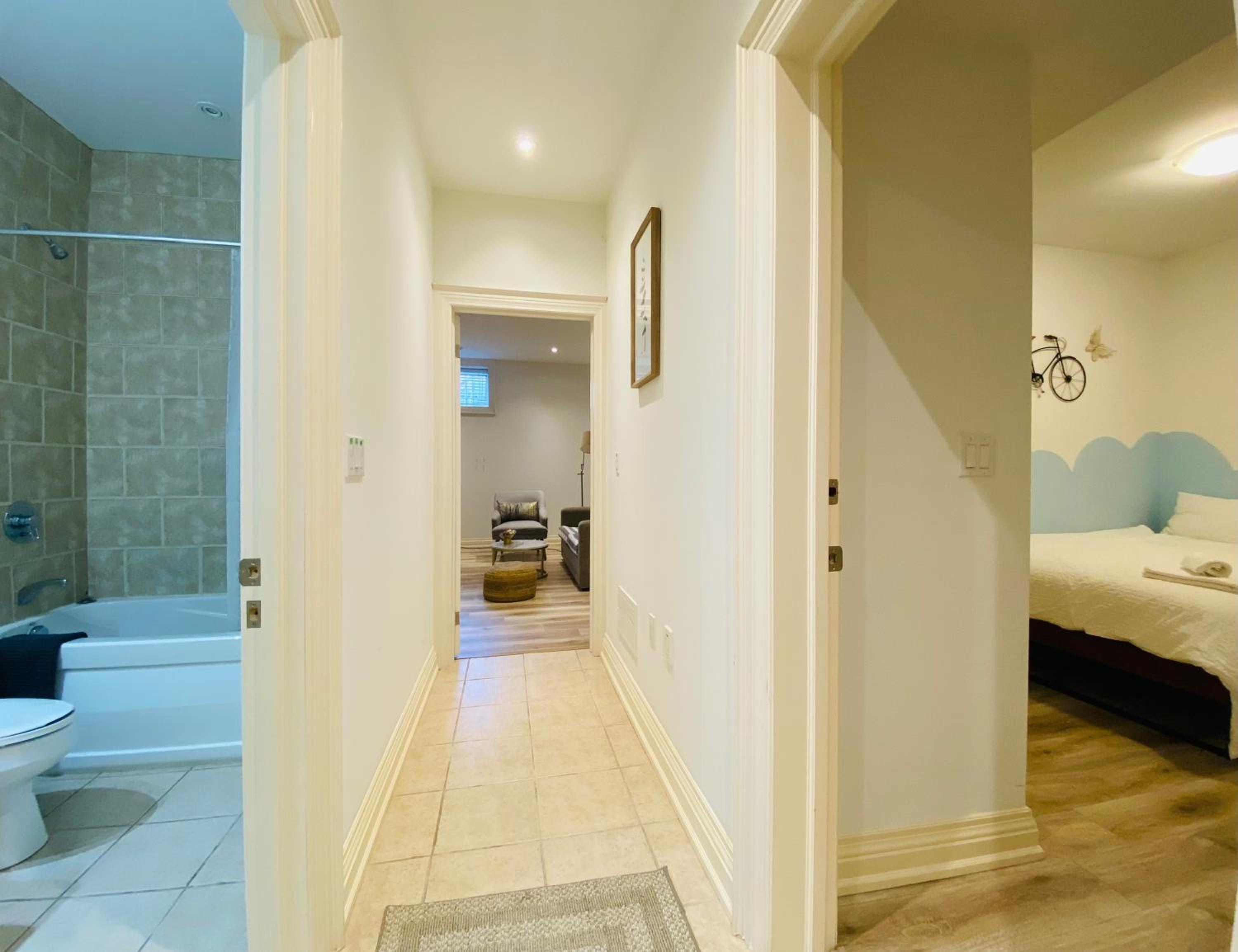 Stylish Private Suite with 2 Bedrooms in Midtown