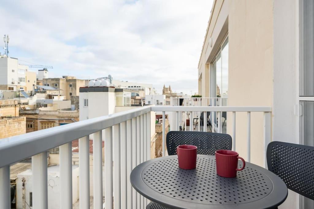 Stay-Sliema centrally located retro one bedroom view 4