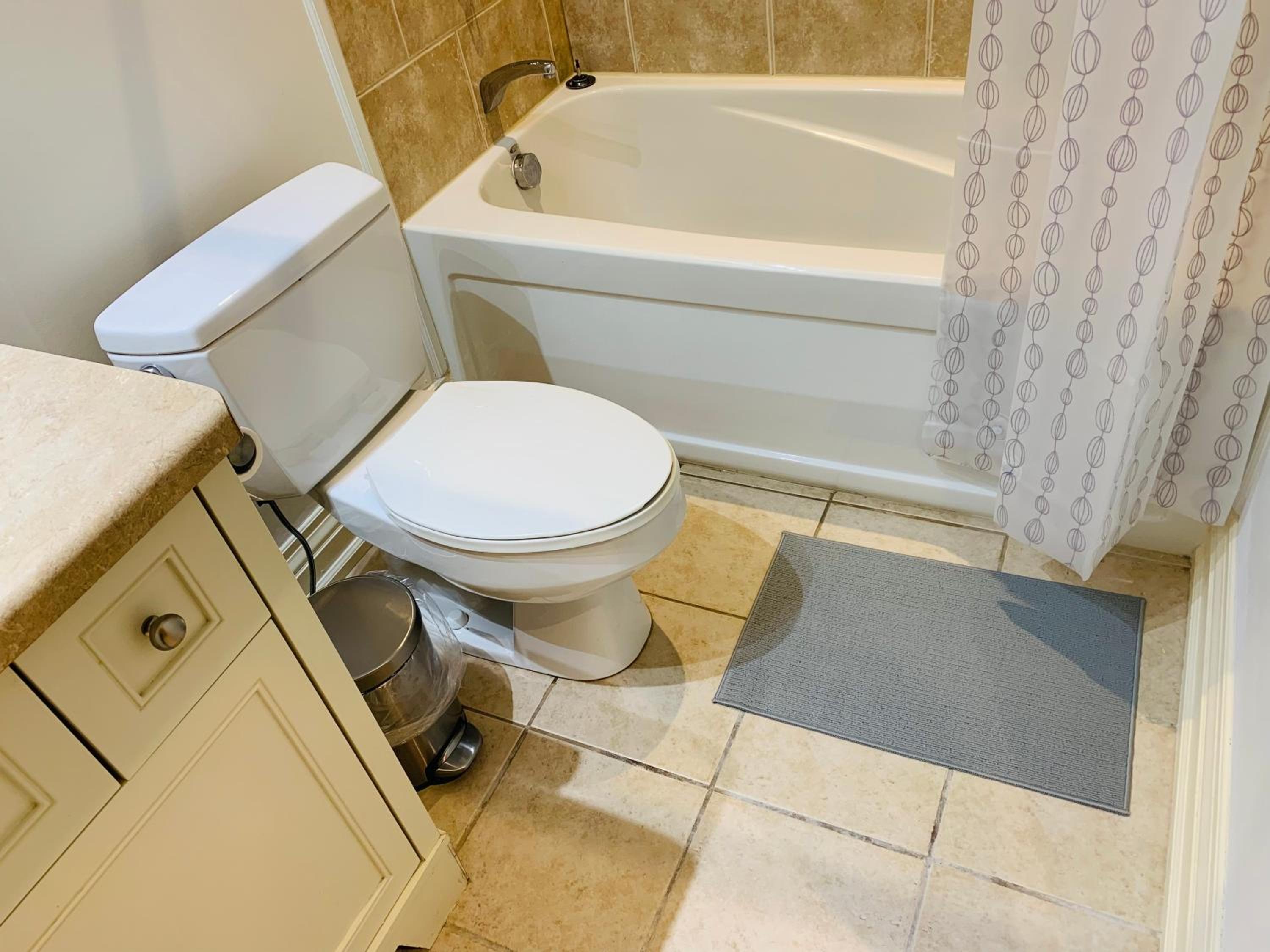 Stylish Private Suite with 2 Bedrooms in Midtown