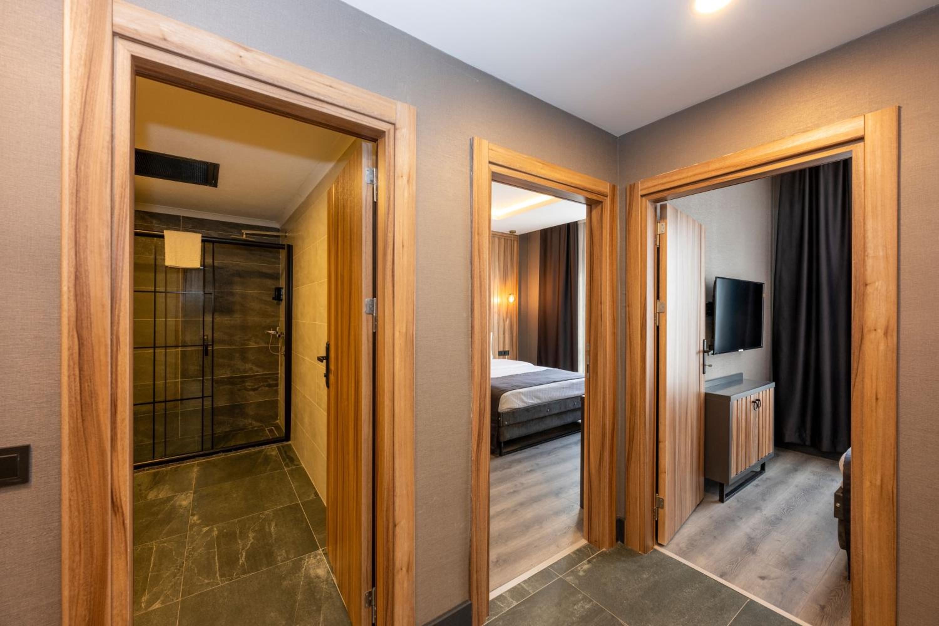 The Nirvanas Hotel - Image 27