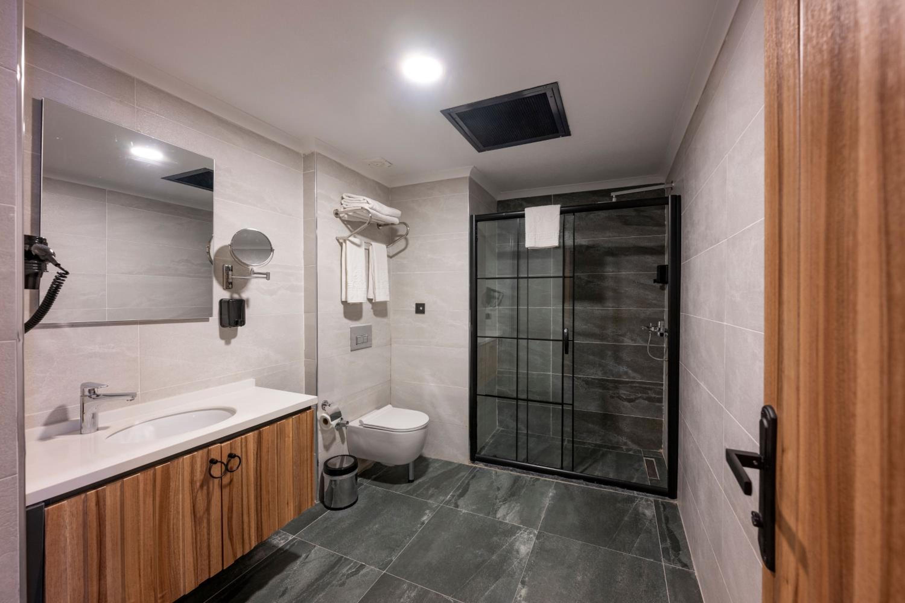 The Nirvanas Hotel - Image 26