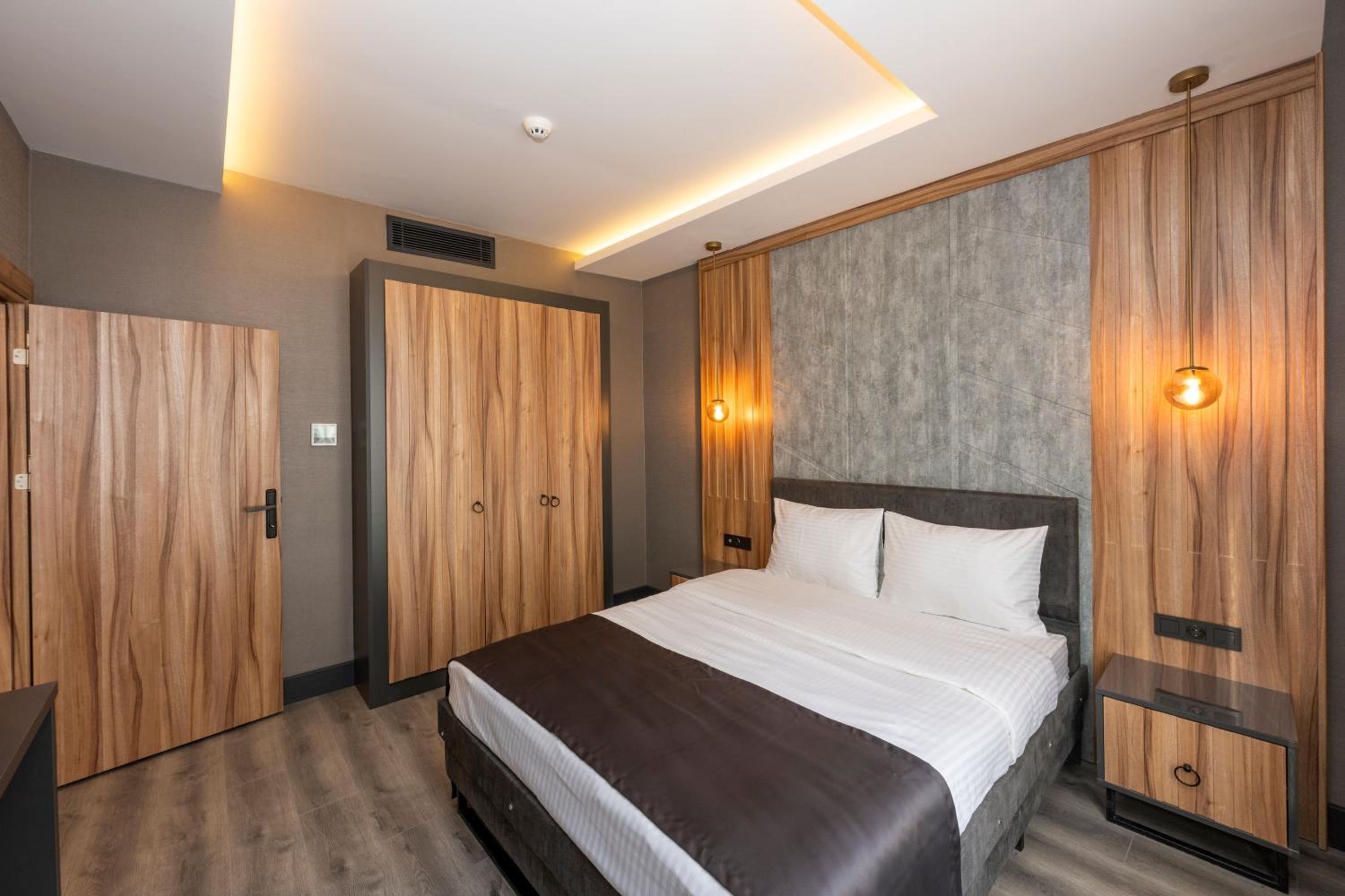 The Nirvanas Hotel - Image 23