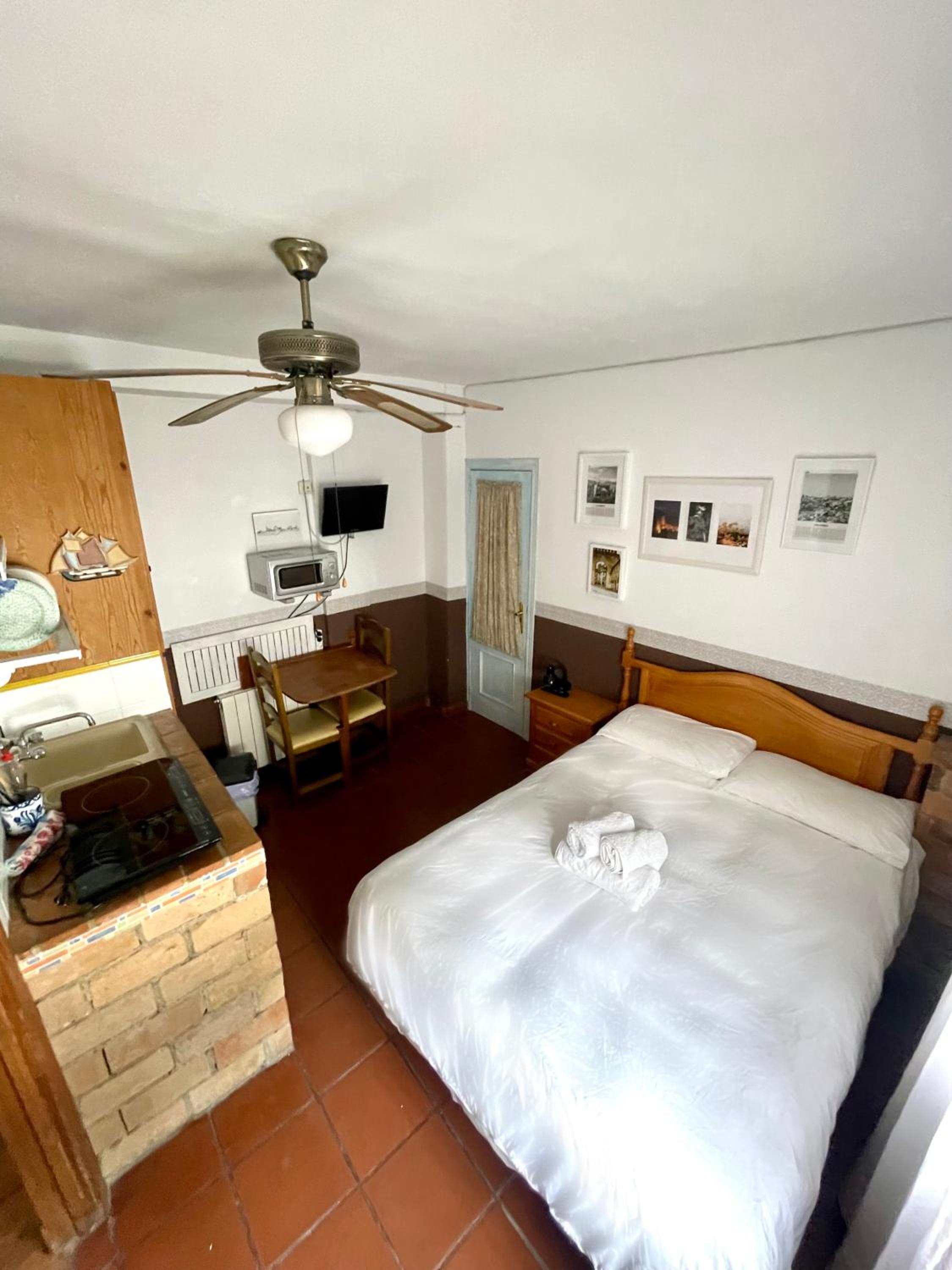 Habitación con baño y cocina privados en Albaicin