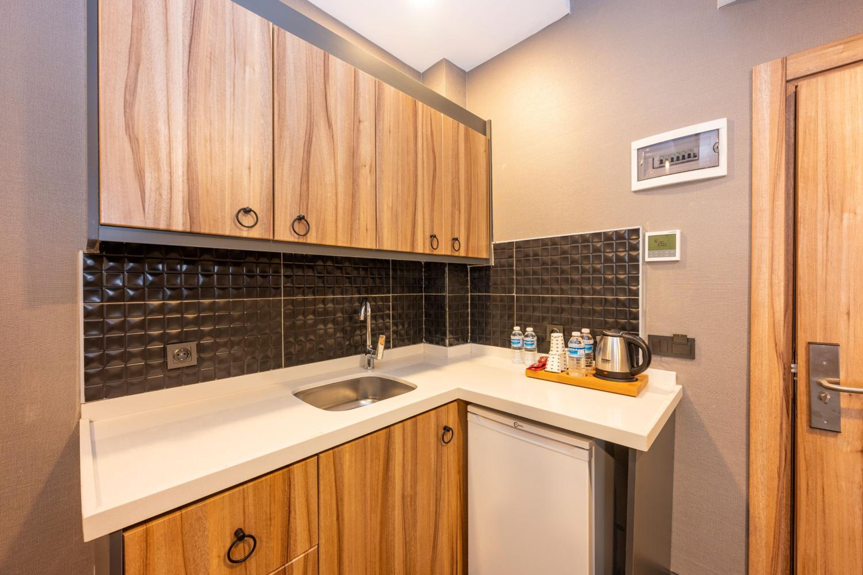 The Nirvanas Hotel - Image 20