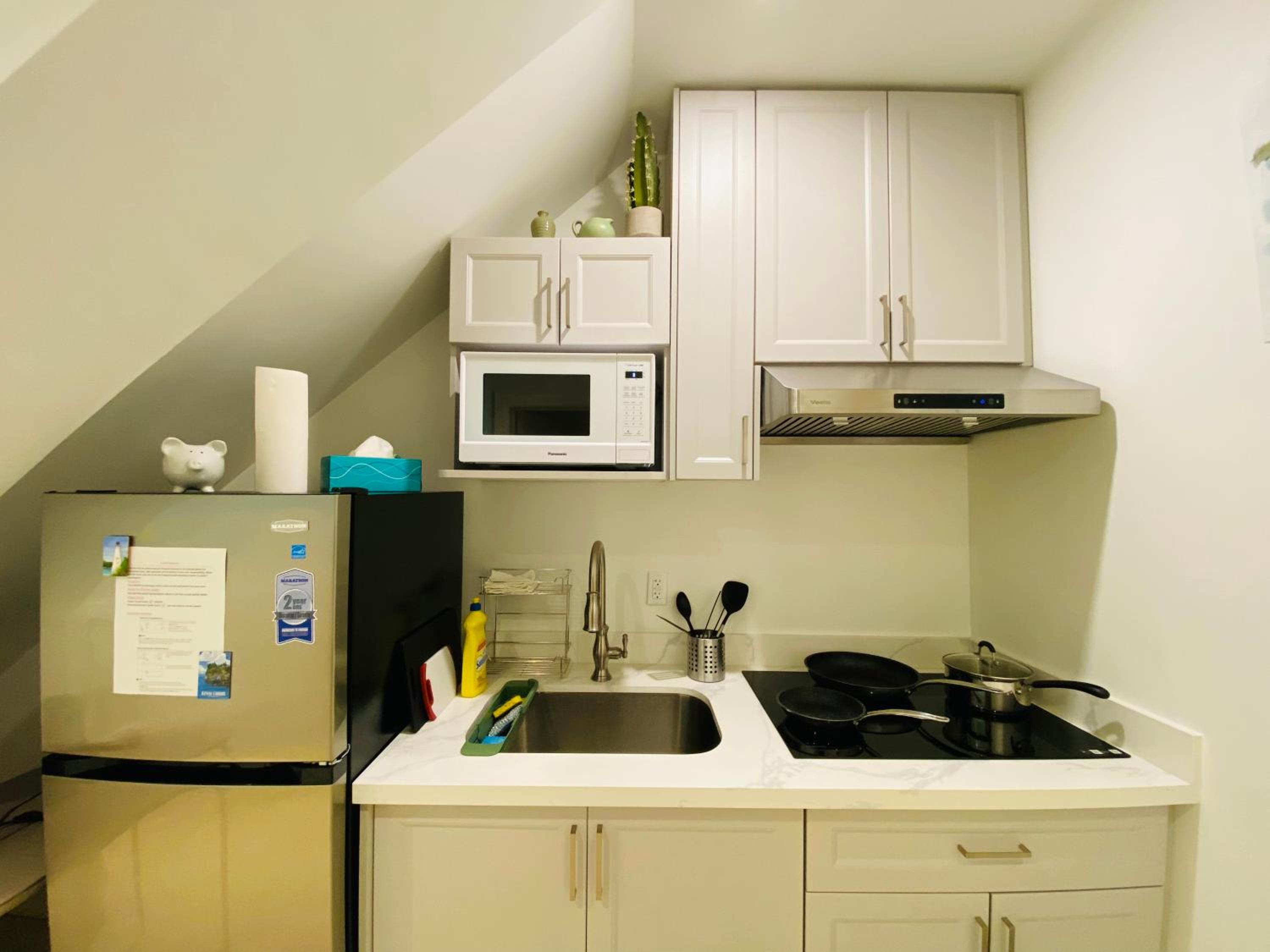Stylish Private Suite with 2 Bedrooms in Midtown