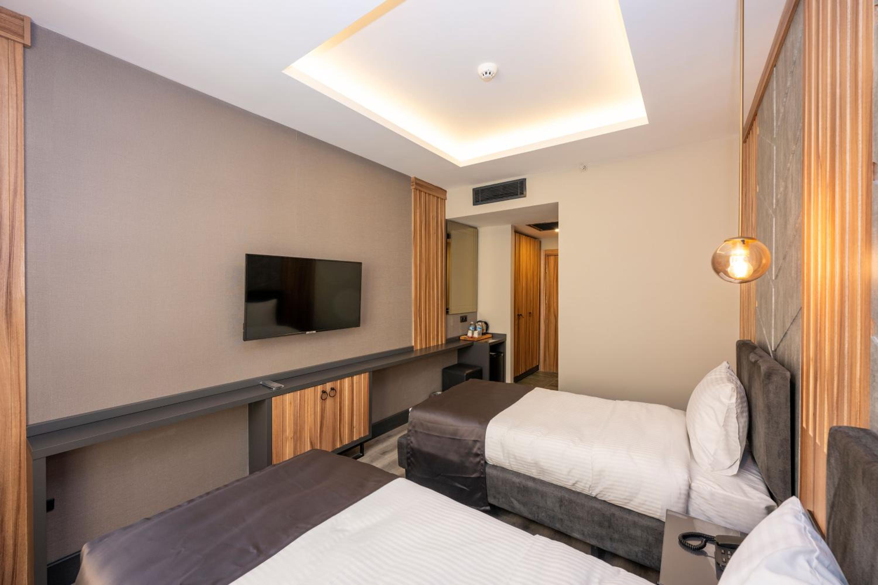 The Nirvanas Hotel - Image 12