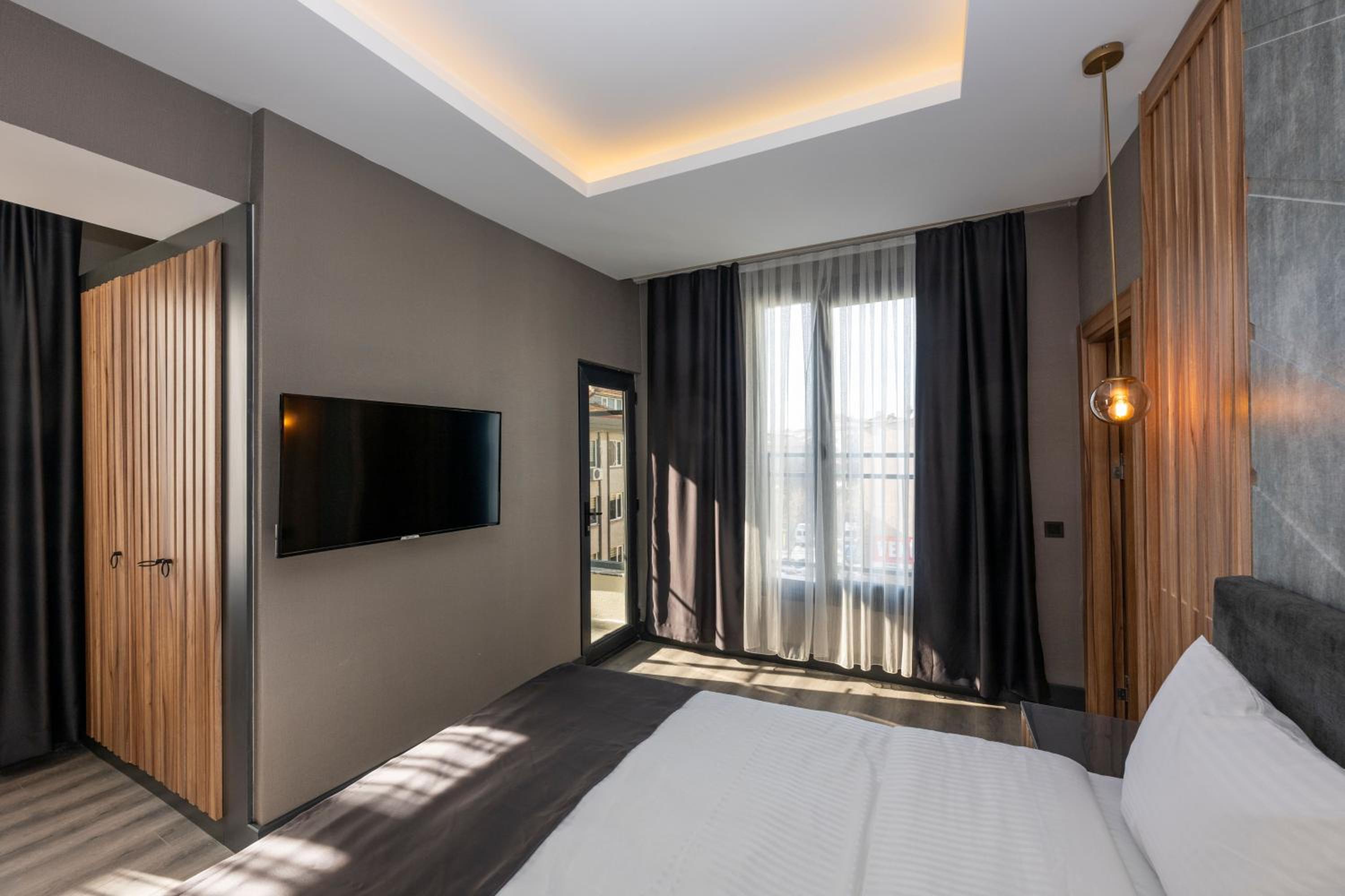 The Nirvanas Hotel - Image 5