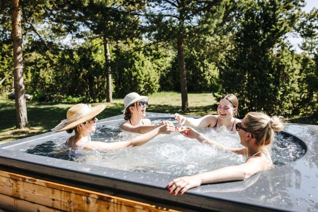 Uus-Meremäe Kadaka Villa with Jacuzzi, Golf & Padel